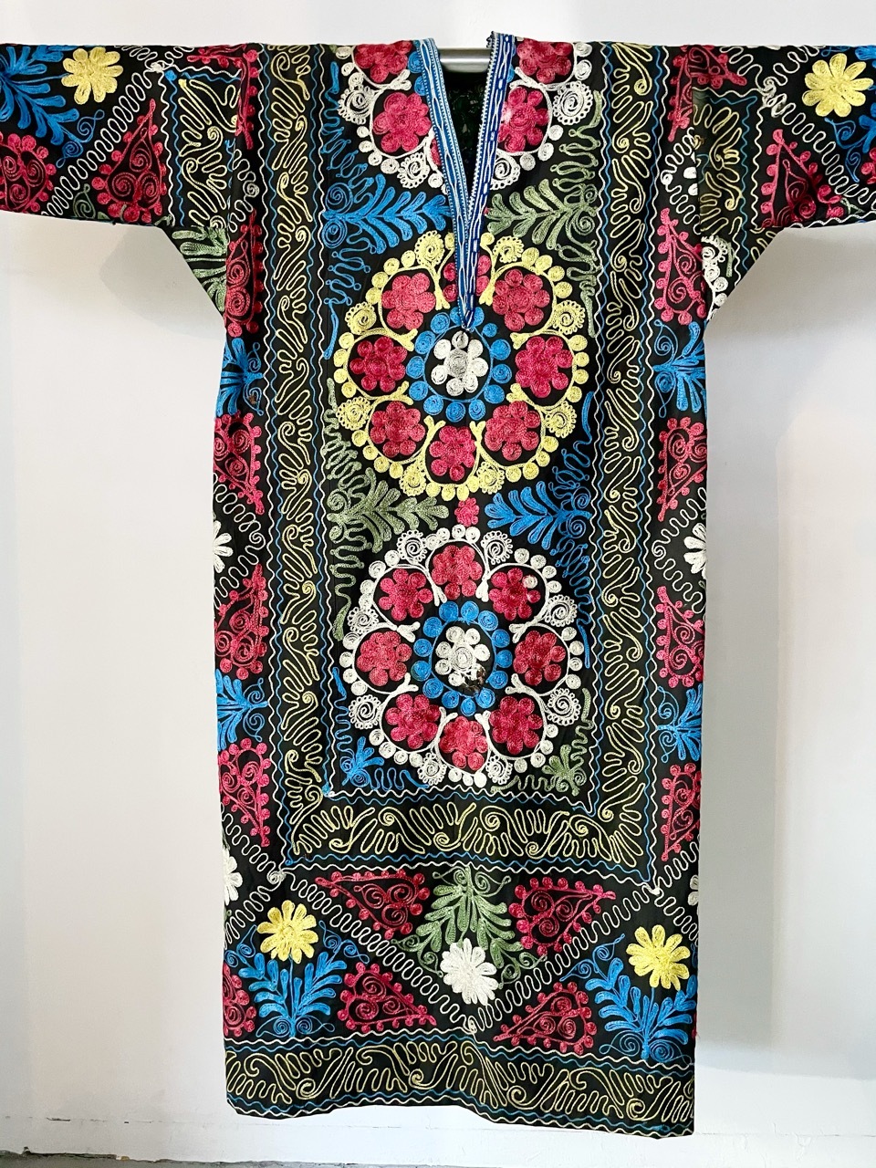 Download Vintage Uzbek Suzani dress black color | PITTZZ