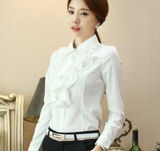 上胸元 フリル ブラウス 人気のファッショントレンド