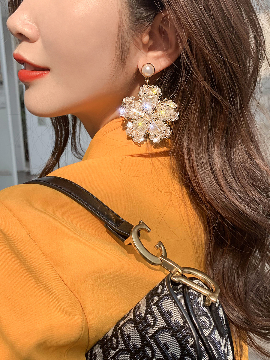 ピアス レディース 揺れる ゴールド 花 フラワー モチーフ 大振り 大きめ 可愛い パール 真珠 クリスタル おしゃれ 個性的 結婚式 アクセサリー ジュエリー 耳飾り ゆれる ゆらゆら きらきら 大人カジュアル ピアス セット かわいい かっこいい アクセ 合金 カジュアル