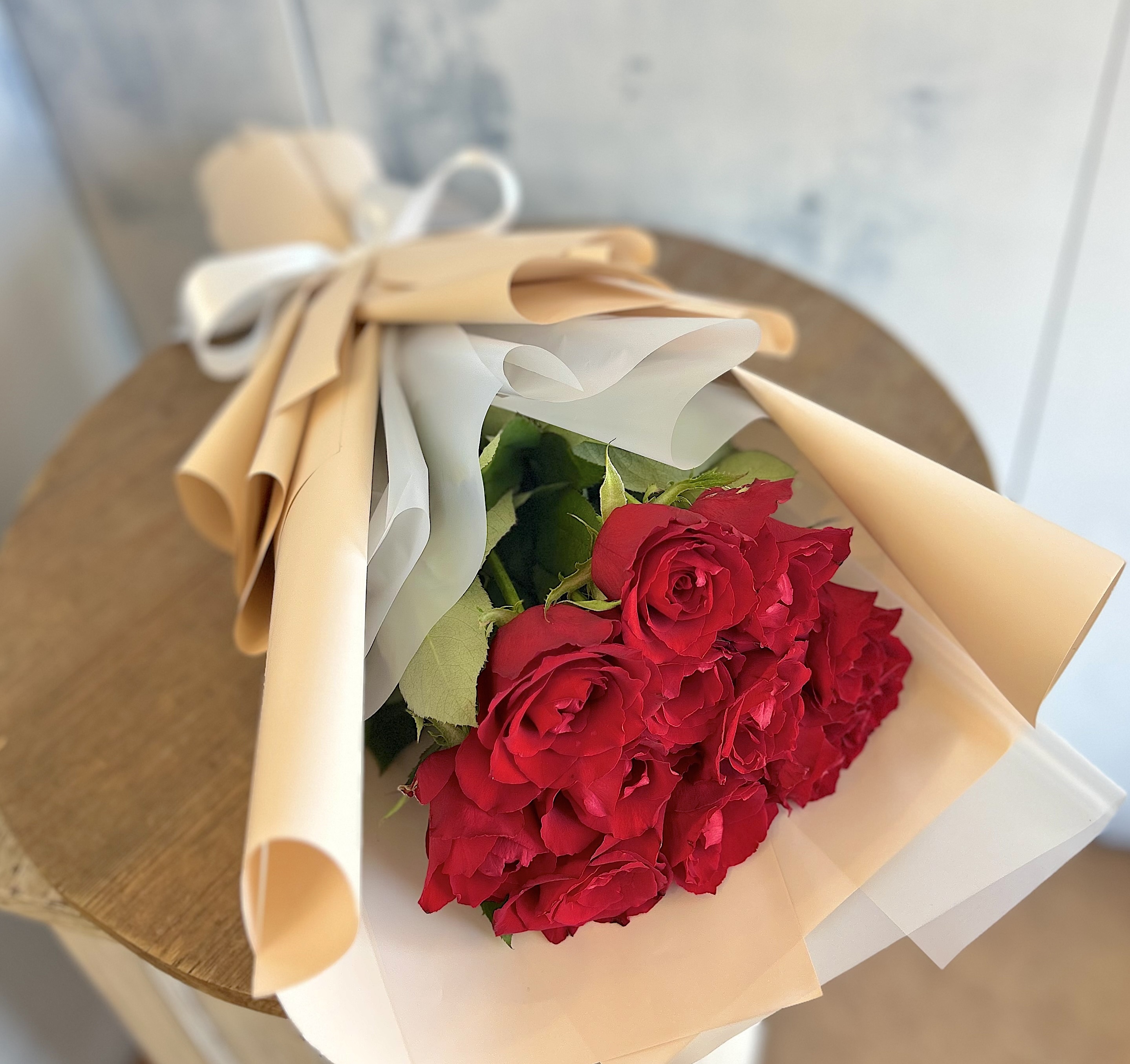 プロポーズの赤バラ・12本の花束（生花）