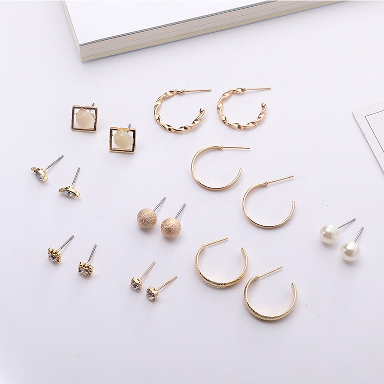 ピアス レディース ゴールド セット 日替わり 9ペアセット かわいい 小ぶり かっこいい レトロ フープピアス フック型 個性的 クール シンプル 大人っぽい 大人かわいい おしゃれ アクセサリー ジュエリー 耳飾り 大人 アクセ 合金 ワンポイント アクセント 女子力