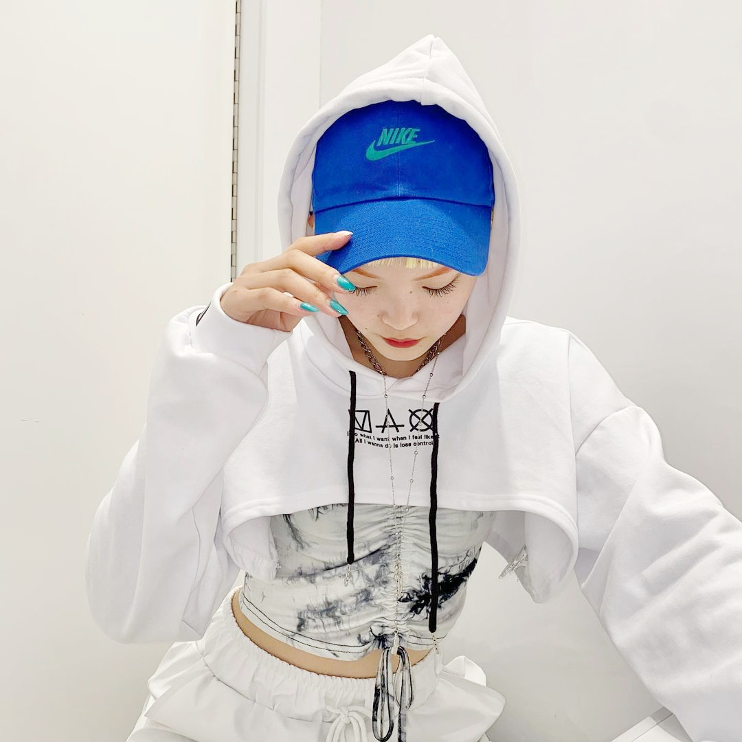 6 16 完売white再入荷 超ショート丈 パーカー Volcan Aphrodite