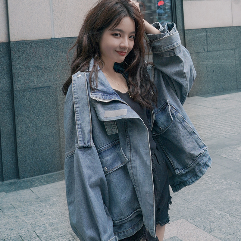 デニムジャケット 無地 ゆったり オーバーサイズ 大人可愛い カジュアル フェミニン こなれ感 ナチュラル 秋冬 お出かけ 通学 デート 女子会 街角のカフェテラス