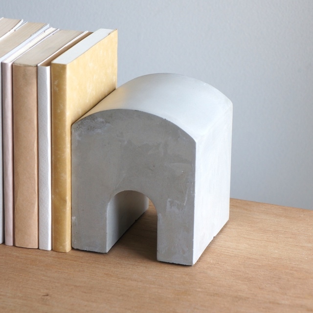 セメントトンネルブックエンド Pokune セメントトンネルブックエンド Pokune