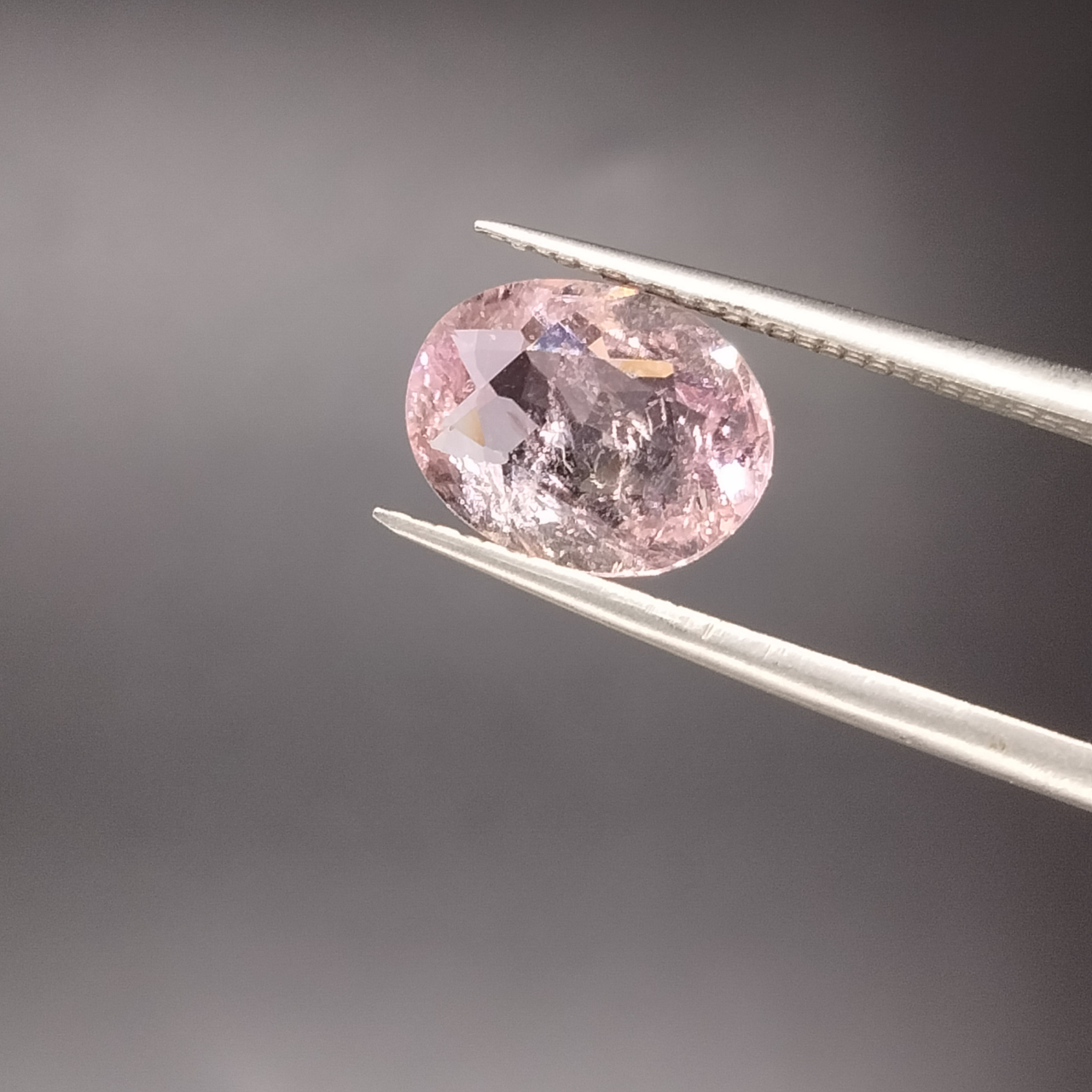 ほんのりピンクが優しいトルマリン【2.29ct/10×7.6】