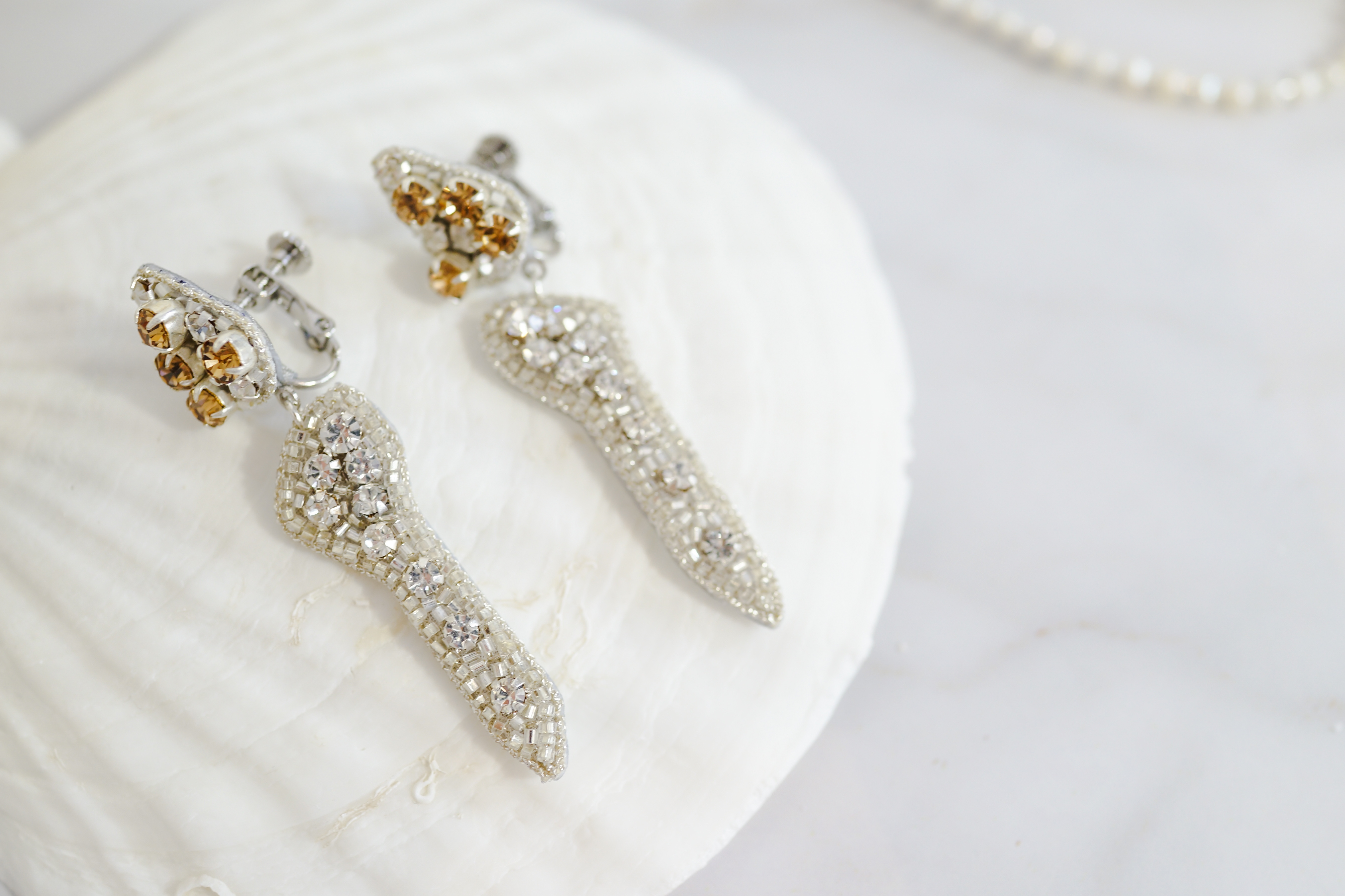 【刺繍イヤリング】 Crystal stone✴︎