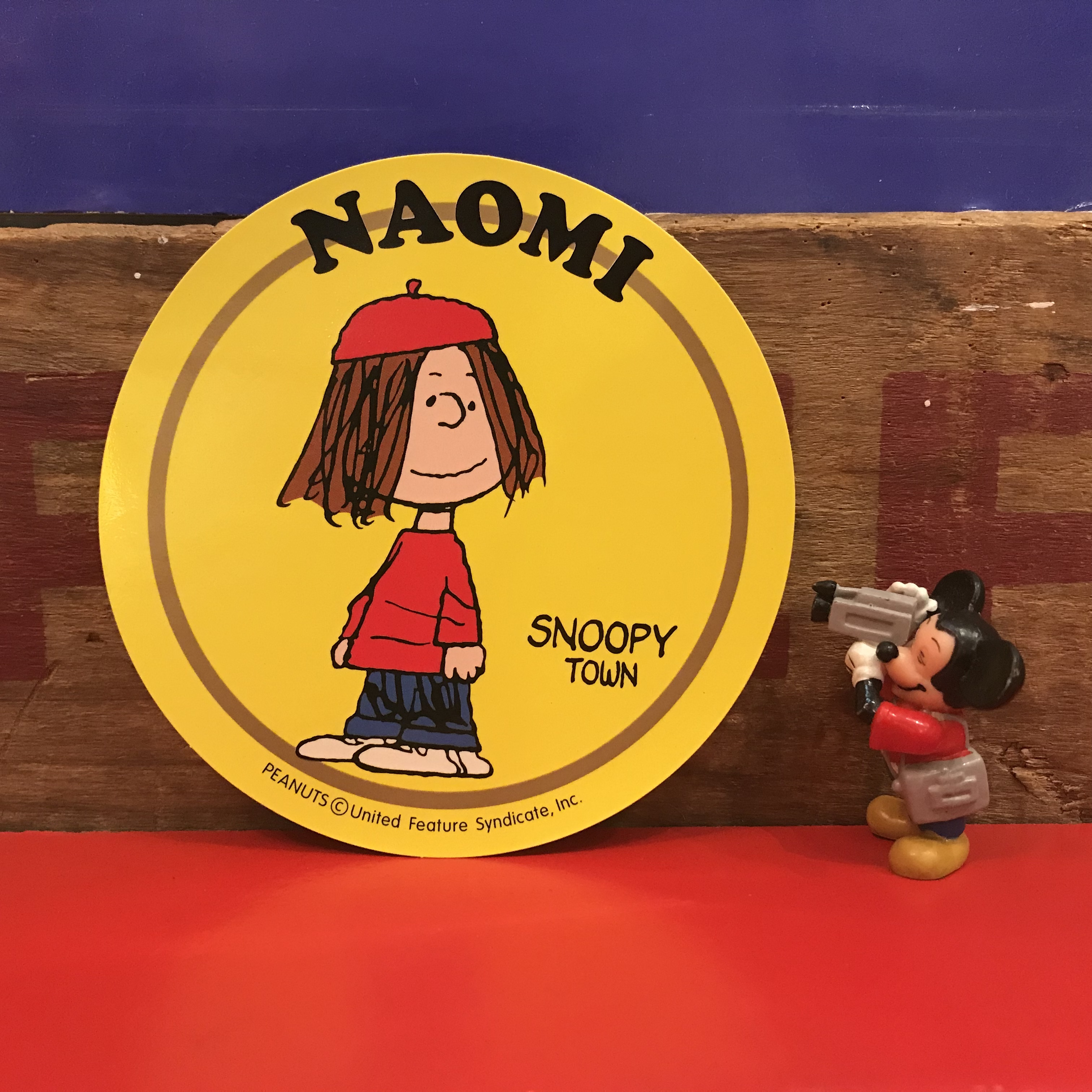 スヌーピー Peanuts ナオミ 特大ステッカー 限定品 00年製 福岡 大名のおもちゃ屋 トイズヘッド