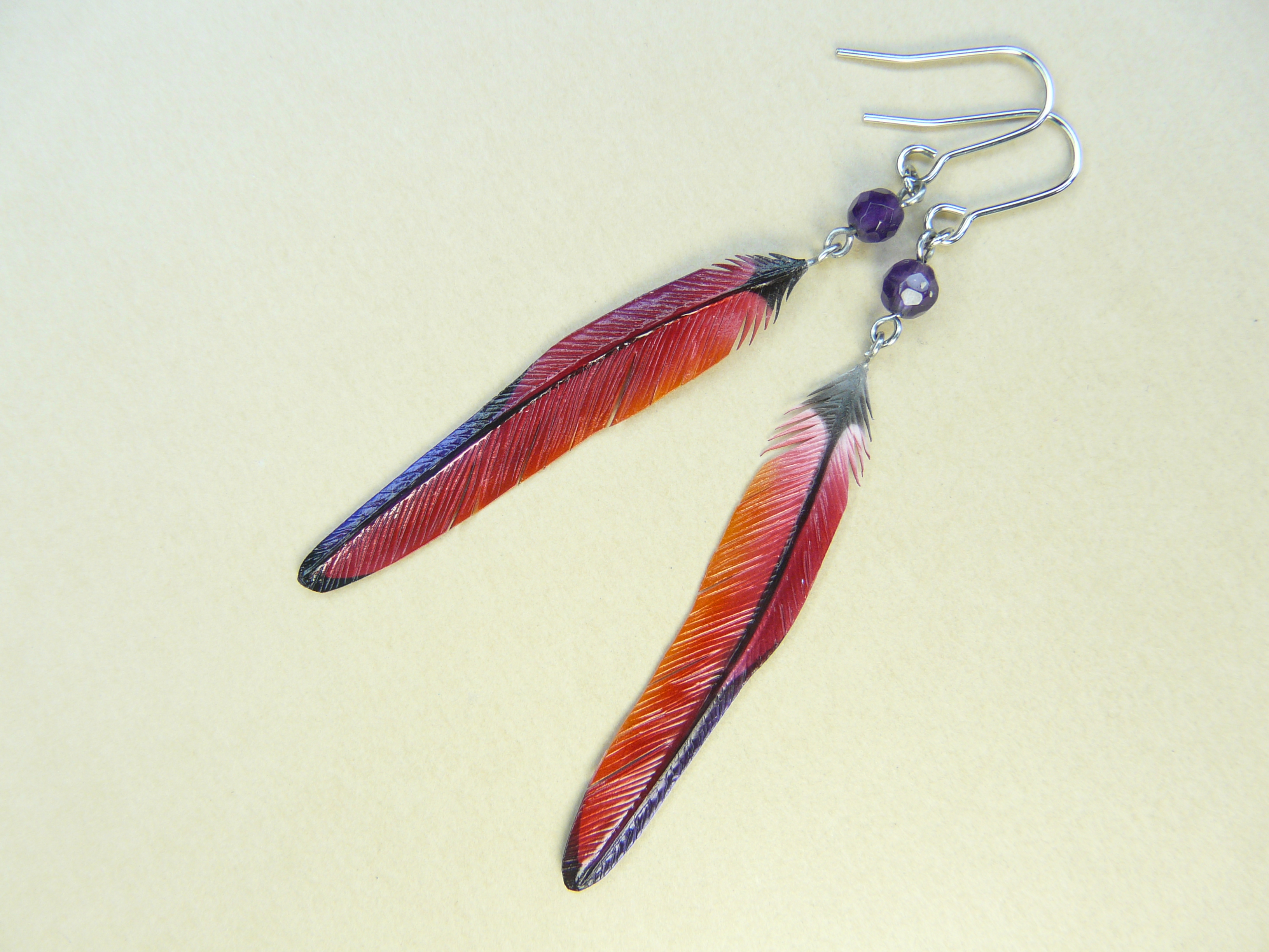 ムラサキエボシドリ ピアス イヤリング P中 フックピアス チタンピアス 樹脂ピアス イヤリング 樹脂イヤリング 羽 羽根 フェザー 翼 鳥 野鳥 インコ 粘土の羽根飾り On Line Shop