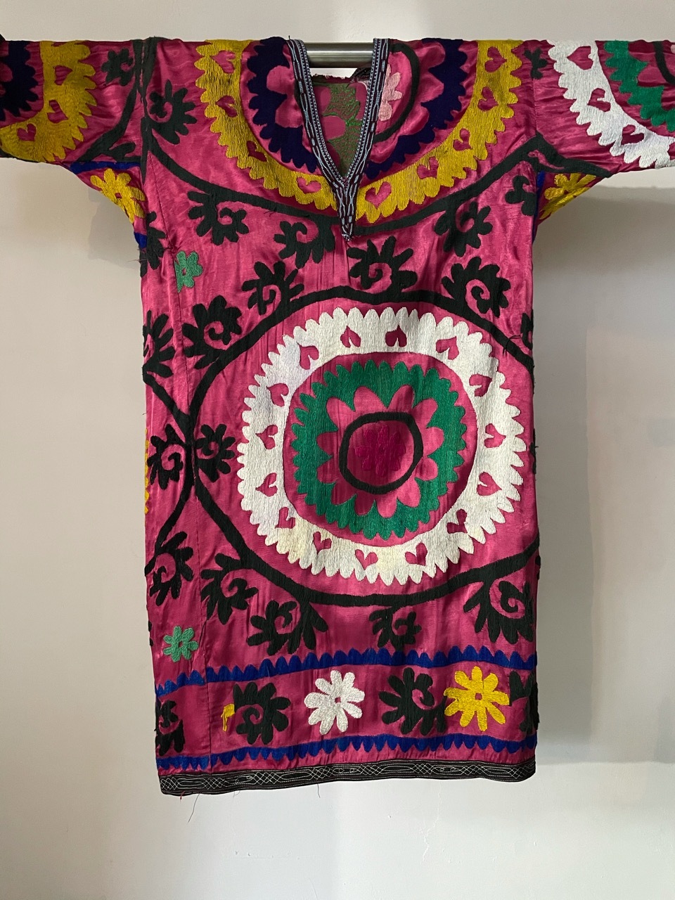 Download Vintage Uzbek Suzani dress pink color | PITTZZ