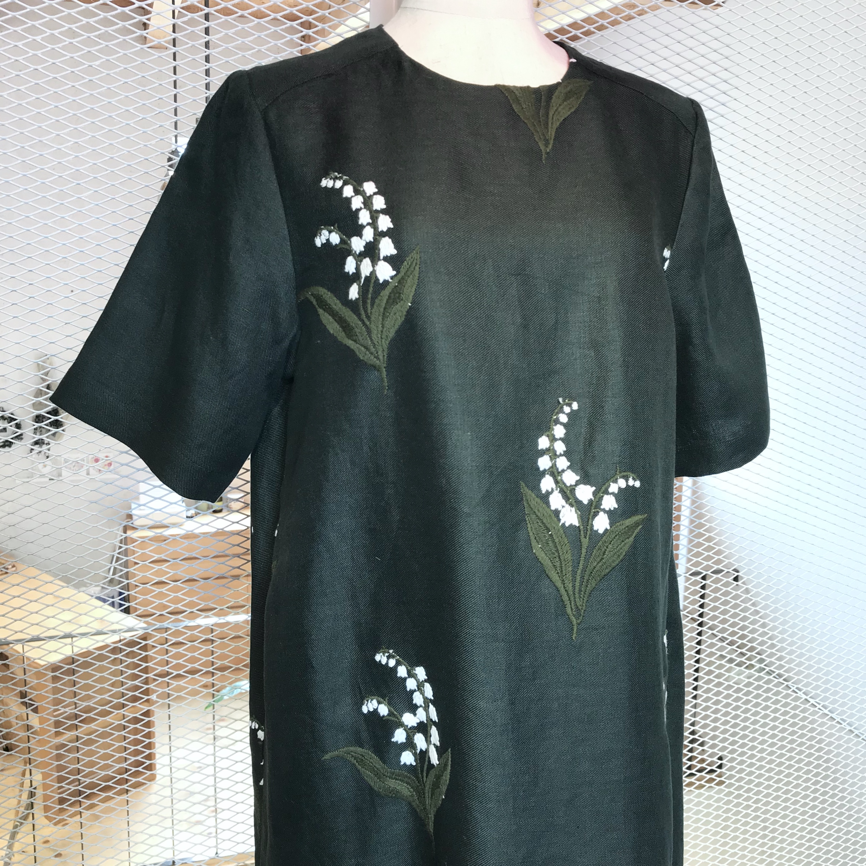 Nesessaire すずらん刺繍リネンワンピース Colombe