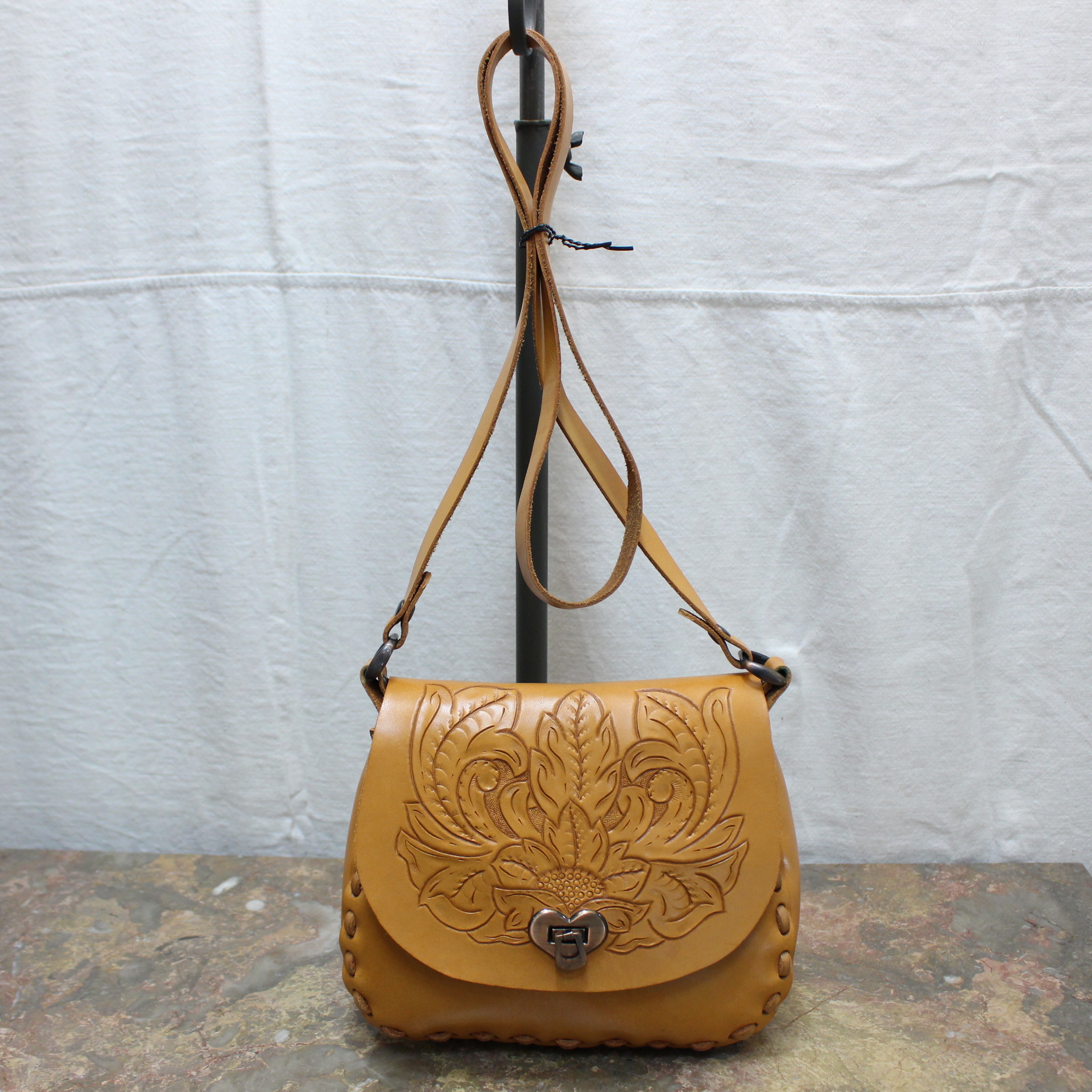 Retro Floral Embossed Leather Shoulder Bag レトロ古着花柄型押しレザーショルダーバッグ Titti Clothing Retro Floral Embossed Leather Shoulder Bag レトロ古着花柄型押しレザーショルダーバッグ Titti Clothing