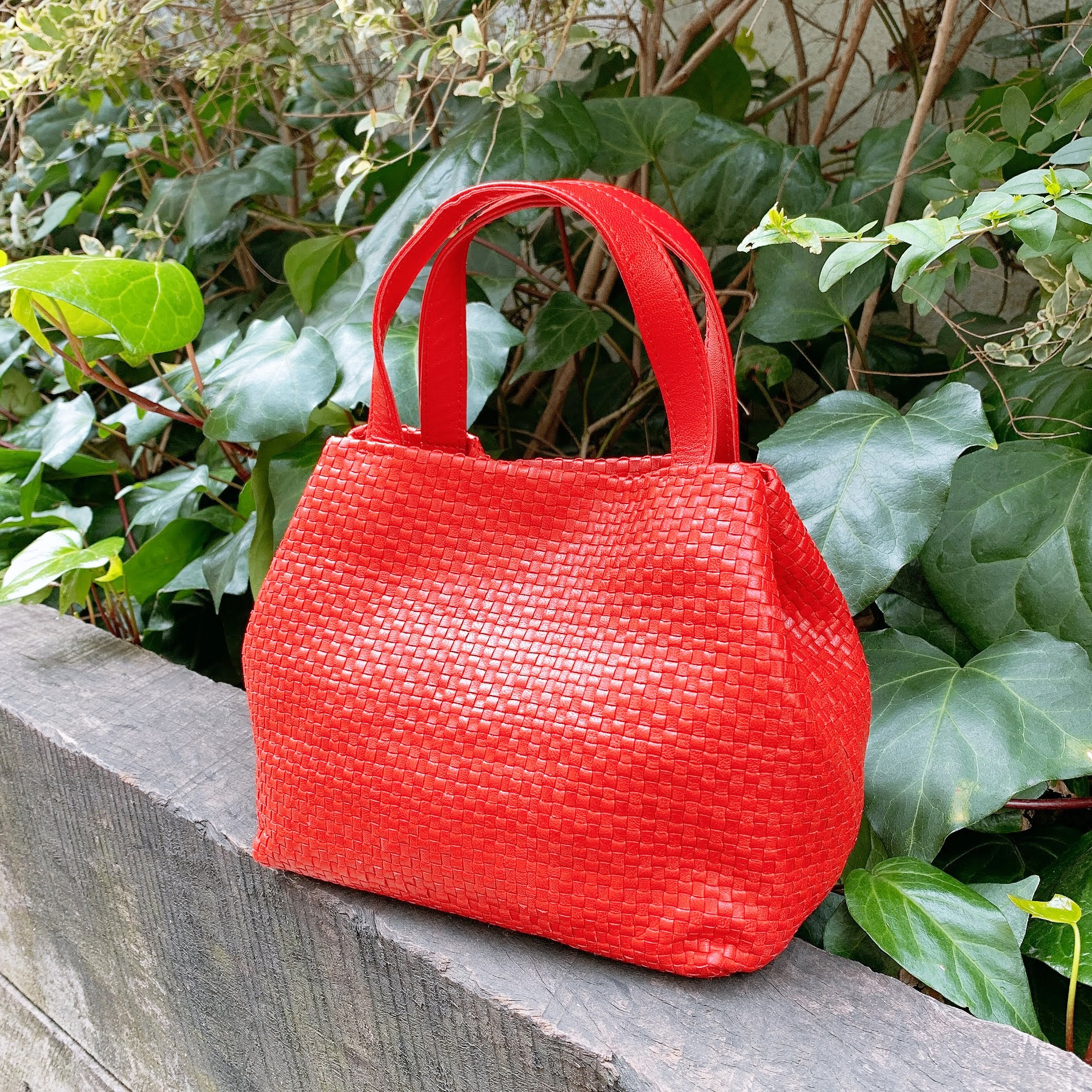 山羊革 極軽メッシュ2wayミニトートバッグ ボタン付き 2色展開 レザーメッシュ 軽い トートバッグ ショルダーバッグ M8022a Rayzcloset Online Shop 山羊革 極軽メッシュ2wayミニトートバッグ ボタン付き 2色展開 レザーメッシュ 軽い トートバッグ ショルダーバッグ M8022a Rayzcloset Online Shop