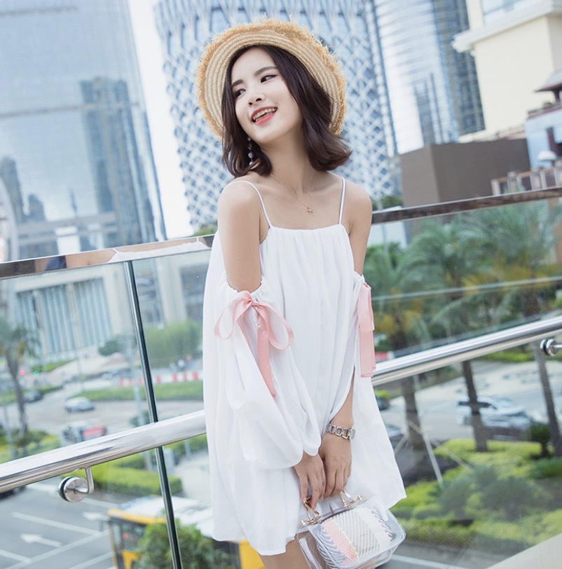 ミニ丈シフォンワンピース オフショルダー キャミソールストラップ ホワイト 白 ふんわり リゾートワンピ リボン More Lluze モア ルーゼ