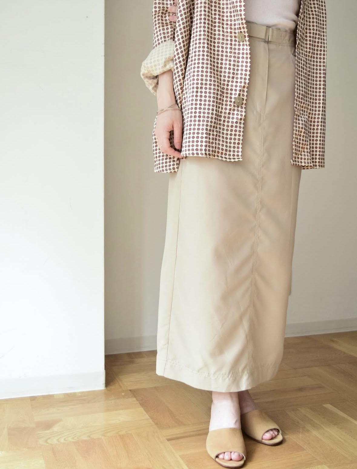 Long narrow skirt
