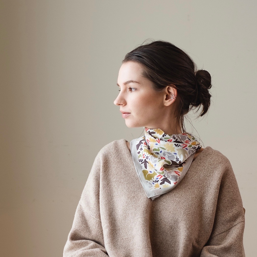 Silk Bramley Hedge Grey 8リング付きミニスカーフ Yarn Copper