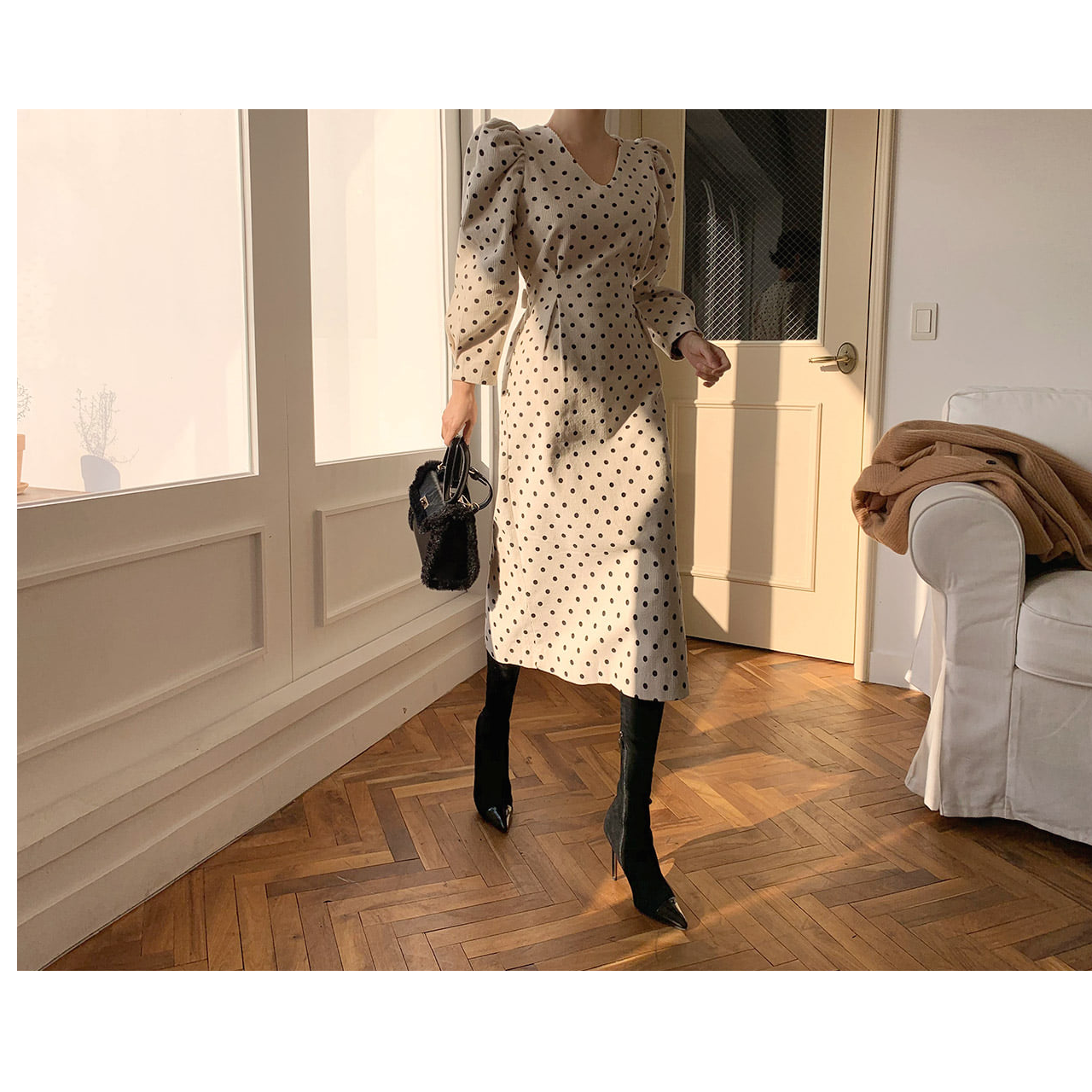 ワンピース ミモレ丈 ｖネック 長袖 ドット パフスリーブ ｉライン 大人可愛い 春夏 レトロ 街角のカフェテラス