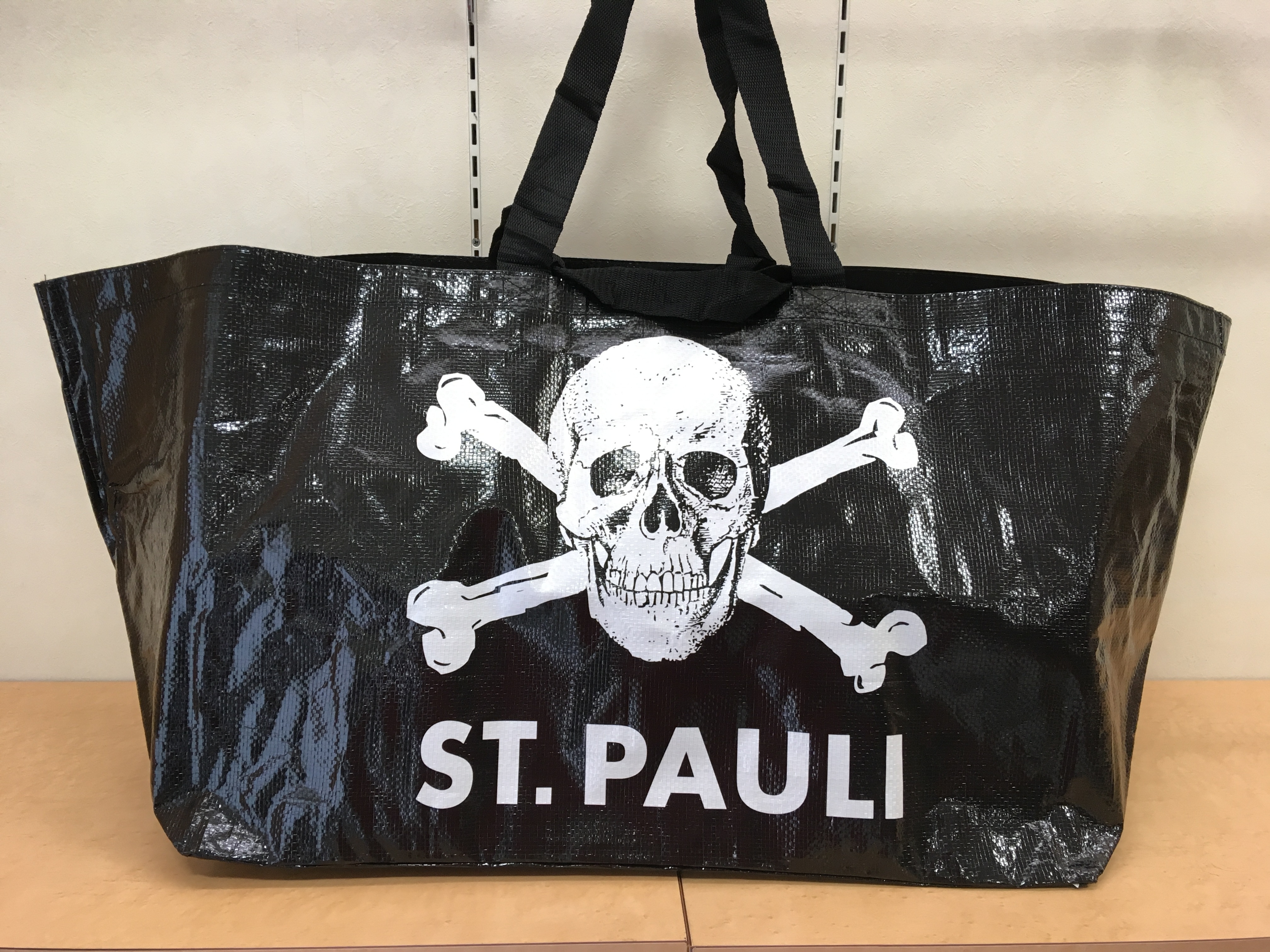 ザンクトパウリ 公式グッズ エコバック 特大ショッピングバッグ ドクロ Fc St Pauli Freak スポーツウェア通販 海外ブランド 日本国内未入荷 海外直輸入