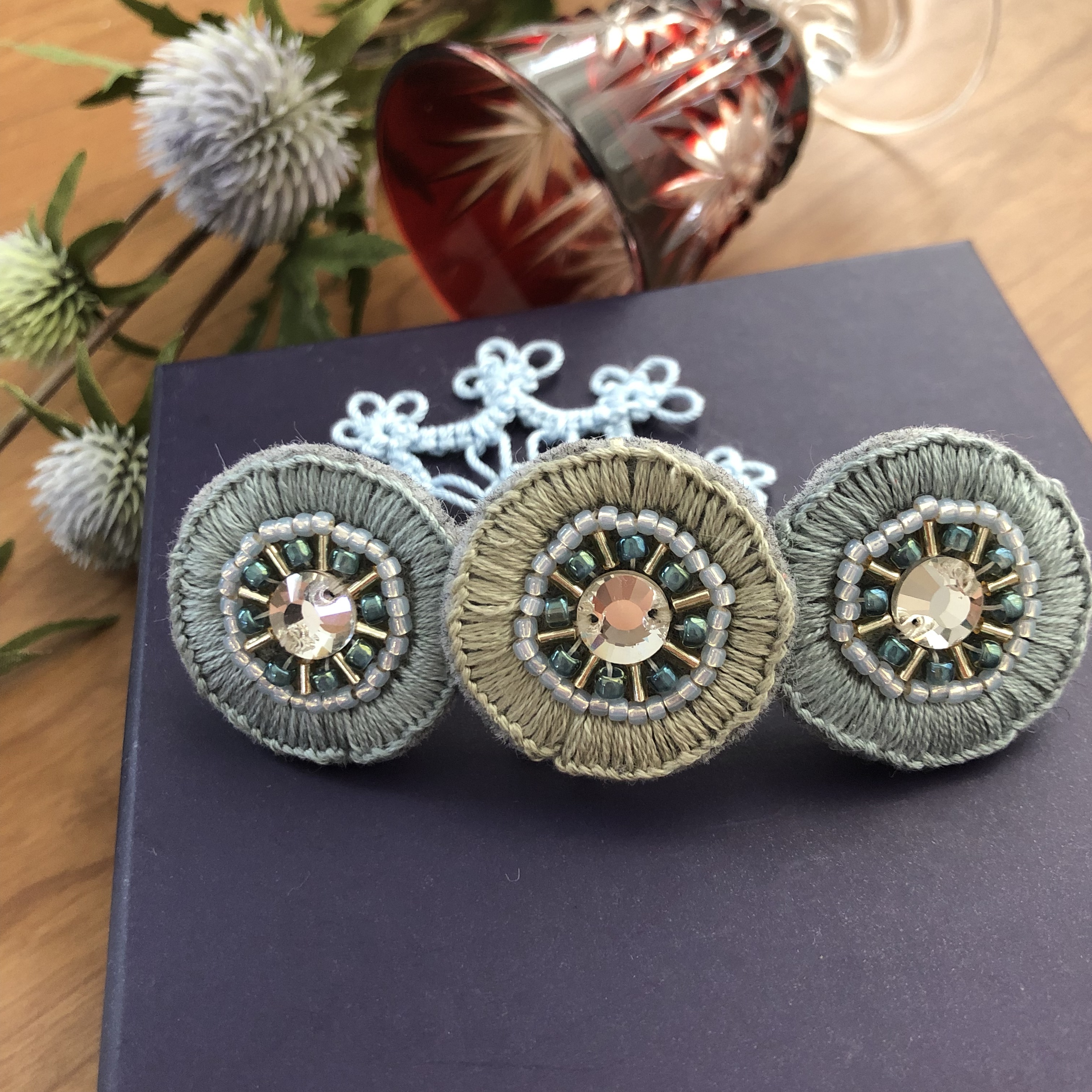 ブランケットステッチのビーズ刺繍のヘアアクセサリー ビーズ刺繍のブローチやピアス ヘアアクセサリー通販orange ブランケットステッチのビーズ刺繍のヘアアクセサリー ビーズ刺繍のブローチやピアス ヘアアクセサリー通販orange