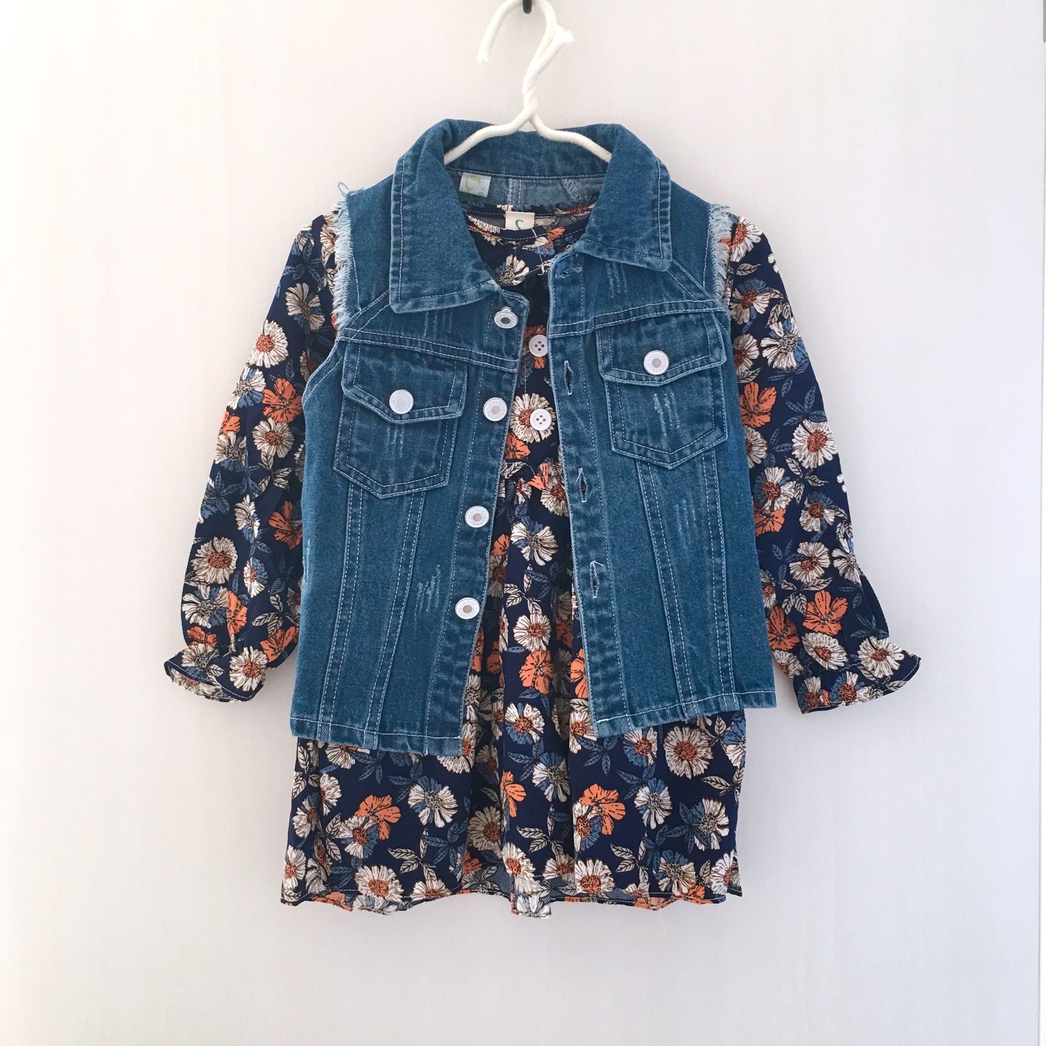 デニムベスト 中花柄ワンピース 618 こども服のolpemi 海外や韓国子供服ショップ デニムベスト 中花柄ワンピース 618 こども服のolpemi 海外や韓国子供服ショップ