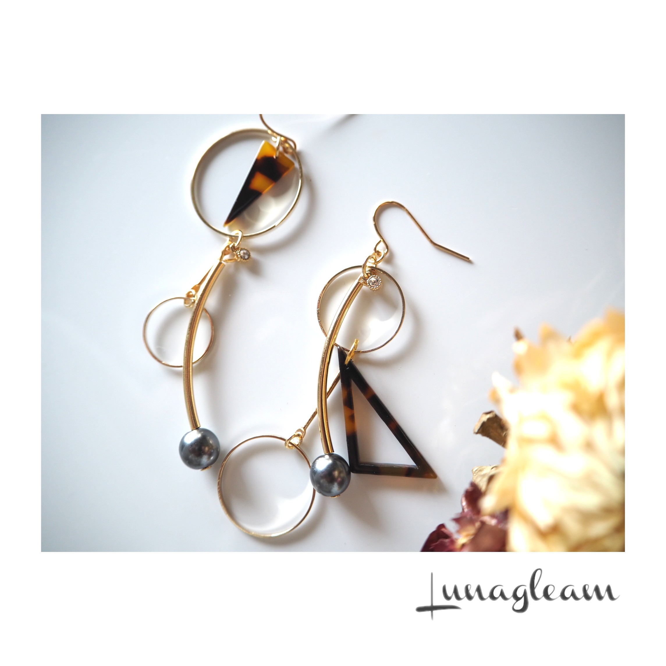 三角べっ甲のダブルフープピアス イヤリング Lunagleam 三角べっ甲のダブルフープピアス イヤリング Lunagleam