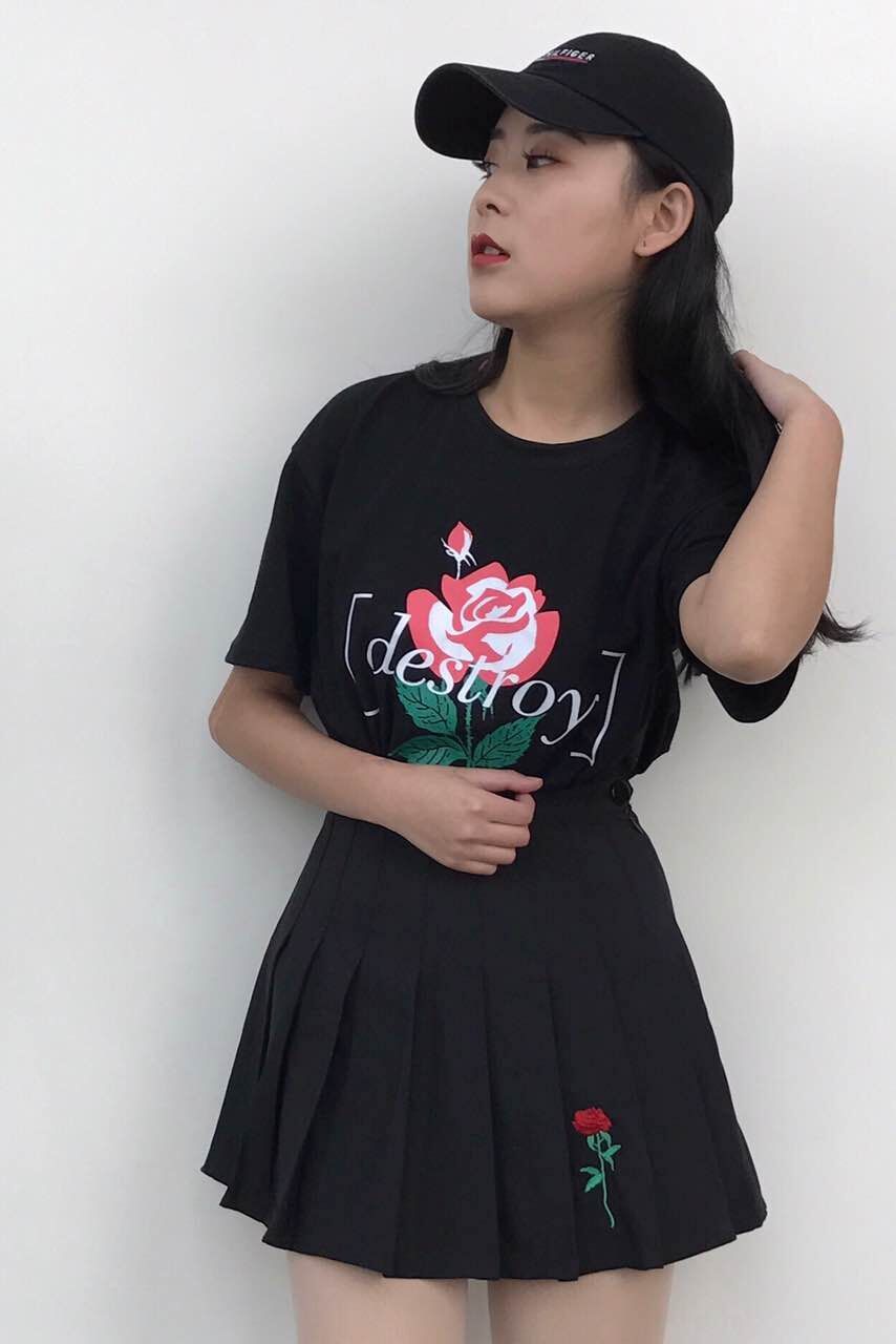 バラ刺繍 プリーツミニスカート ブラック スカート ミニ丈 プリーツスカート ゆめかわ More Lluze モア ルーゼ バラ刺繍 プリーツミニスカート ブラック スカート ミニ丈 プリーツスカート ゆめかわ More Lluze モア ルーゼ