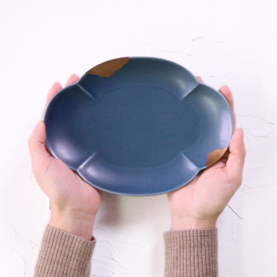 【UnCオリジナル／KINTSUGI風シリーズ】有田焼 20cm 楕円木甲皿 渋ルリマット 金たまりサムネイル画像