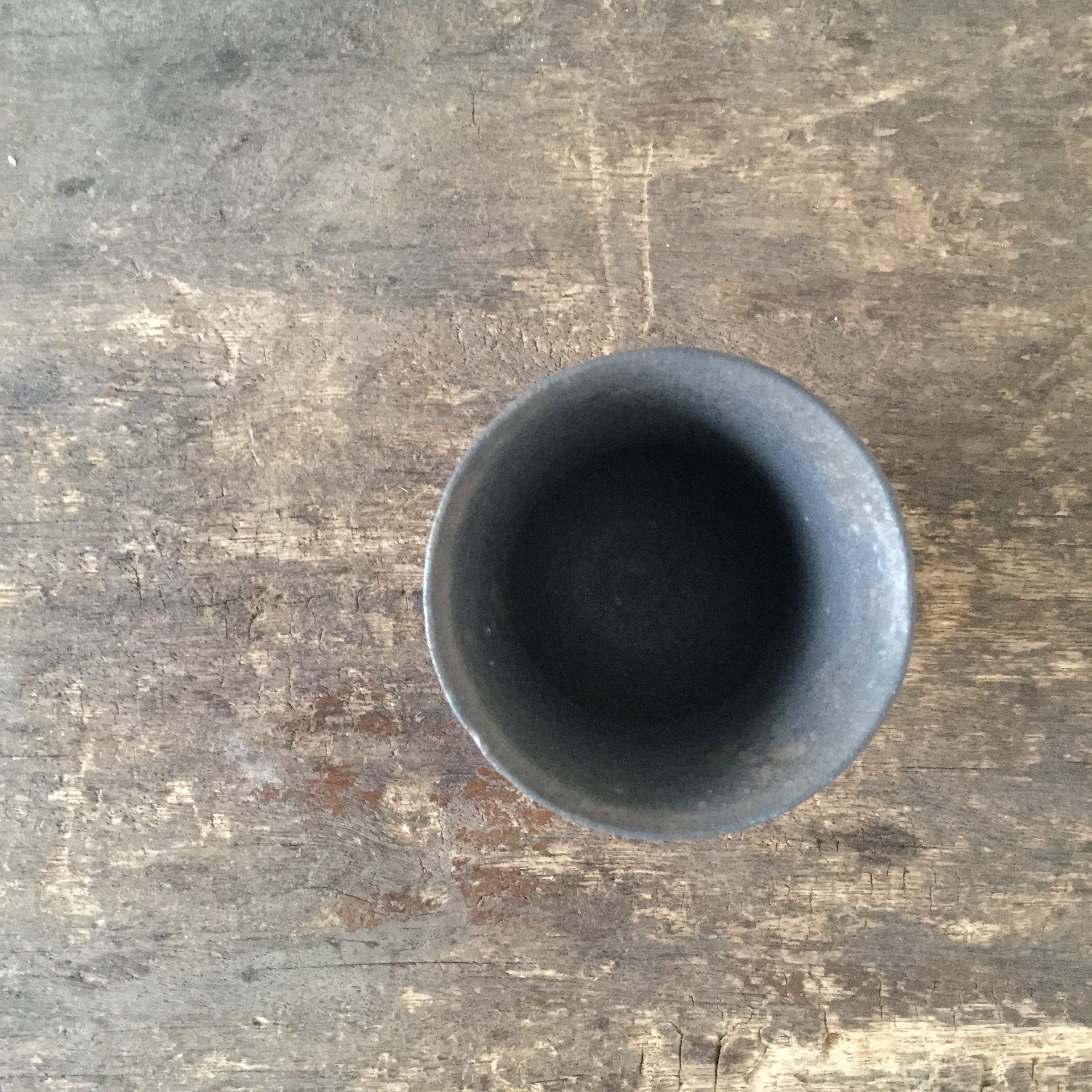【恵山・小林耶摩人】 カップ 黒釉 φ7.5cm×h8cm - 画像2