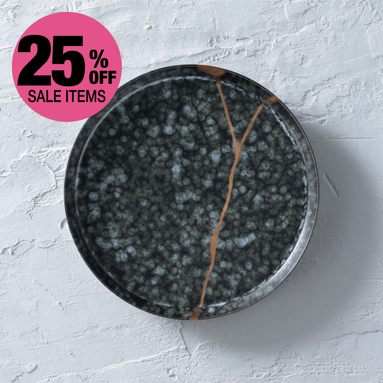 【UnCオリジナル／KINTSUGI風シリーズ】有田焼 24cm黒渋金線サムネイル画像