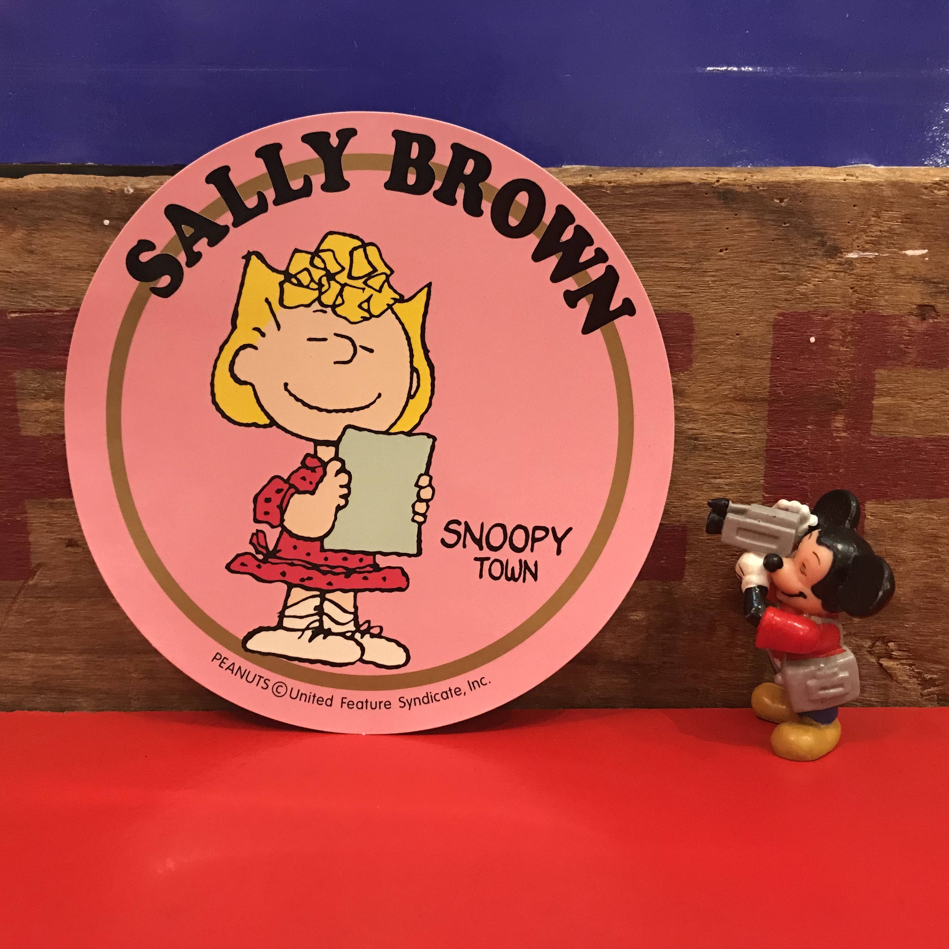 スヌーピー Peanuts サリー ブラウン 特大ステッカー 限定品 00年製 福岡 大名のおもちゃ屋 トイズヘッド