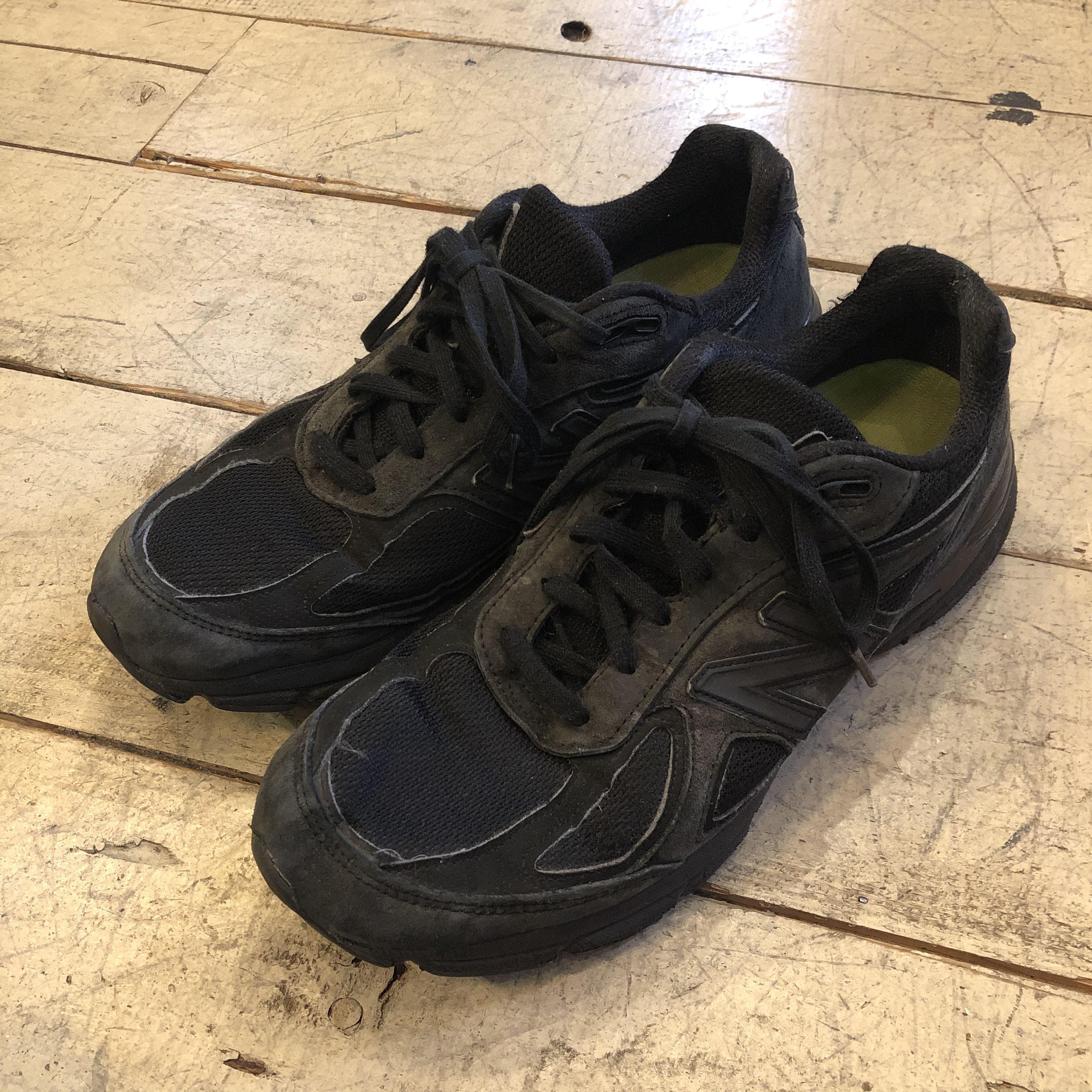 new balance 990v4 all black