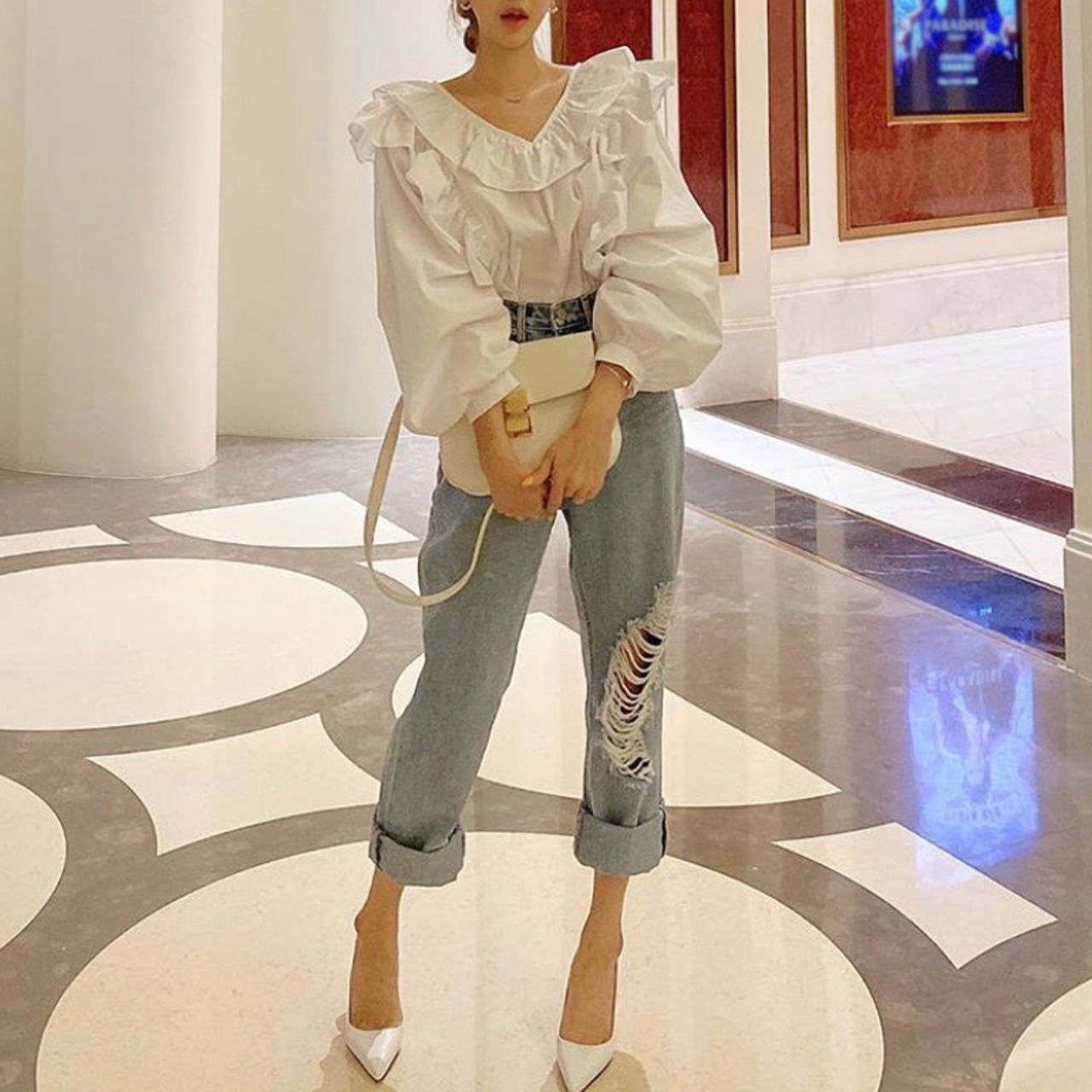 ブリーチ ダメージ加工 レディース クラッシュ ボーイズフレンドデニム ルーズ ウォッシュ加工 テーパード ジーンズ かっこいい ファッション通販 アイスブルー 色落ち ロールアップ カジュアル 青 水色 ハイウエスト パンク ストリート コーデ 女性 コーデ 大人