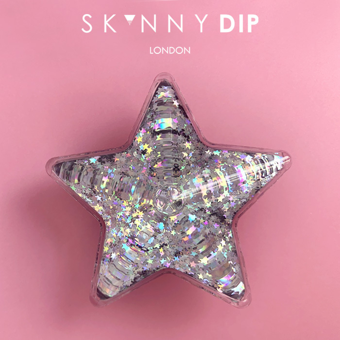 Skinnydip スター ラメ グリッター ヘアブラシ くし ブラシ 持ち運び コンパクト 携帯 旅行 可愛い かわいい おしゃれ シルバー 星 粗め メイク 雑貨 女の子 中学生 高校生 トレンド 子供 誕生日プレゼント ギフト 女性 スキニーディップ S Se 6h877 Stars Skinnydip スター ラメ グリッター ヘアブラシ くし ブラシ 持ち運び コンパクト 携帯 旅行 可愛い かわいい おしゃれ シルバー 星 粗め メイク 雑貨 女の子 中学生 高校生 トレンド 子供 誕生日プレゼント ギフト 女性 スキニーディップ S Se 6h877 Stars