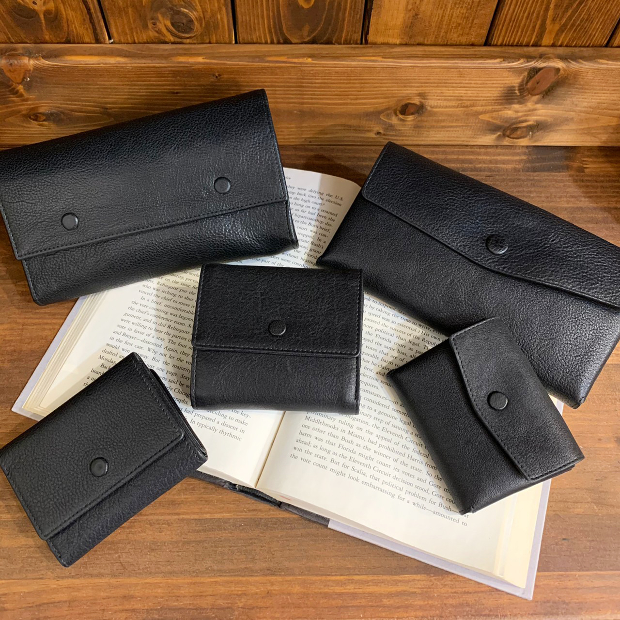 牛革 ブラックボタンギャルソン長財布 Black メンズウォレット 本革 シンプル 大容量 ギャルソンウォレットw0014 Rayzcloset Online Shop 牛革 ブラックボタンギャルソン長財布 Black メンズウォレット 本革 シンプル 大容量 ギャルソンウォレットw0014 Rayzcloset Online Shop