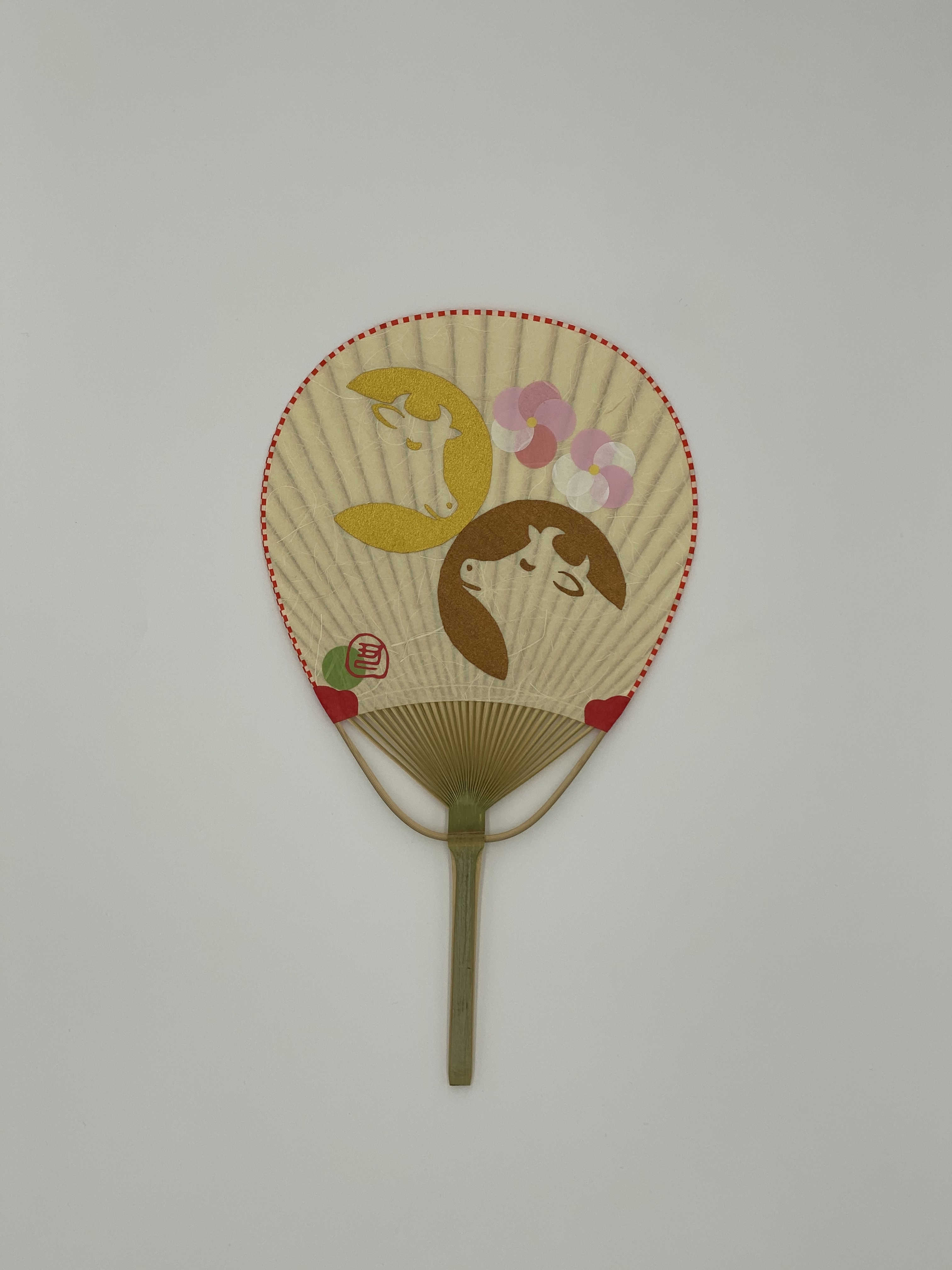 Mu057 丸亀うちわ 雫型 干支 丑 うちわ 赤 Drop Shaped Uchiwa With Zodiac Pattern Red うちわ屋 涼