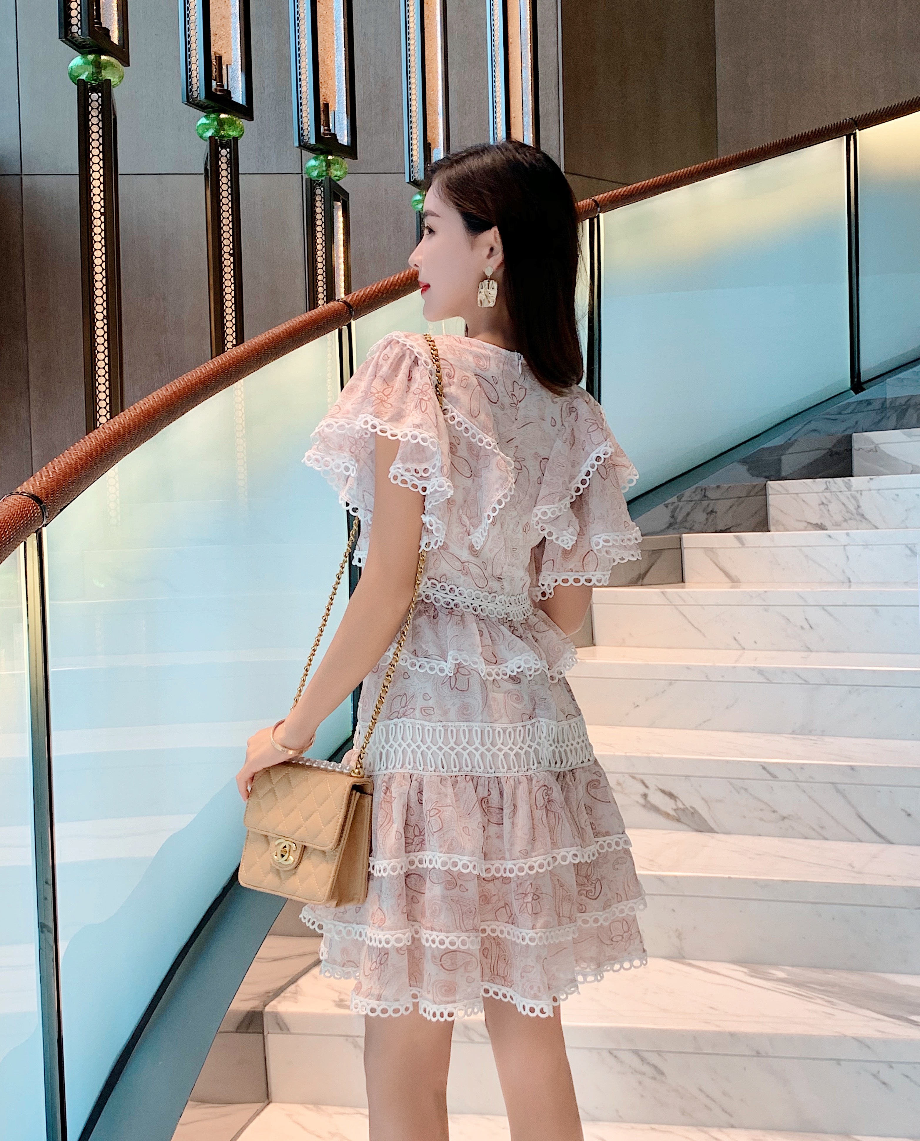 レディース ホワイト フリルワンピース サマードレス 夏 清楚系 女子 ミニ丈 Antoinette レディース ホワイト フリルワンピース サマードレス 夏 清楚系 女子 ミニ丈 Antoinette
