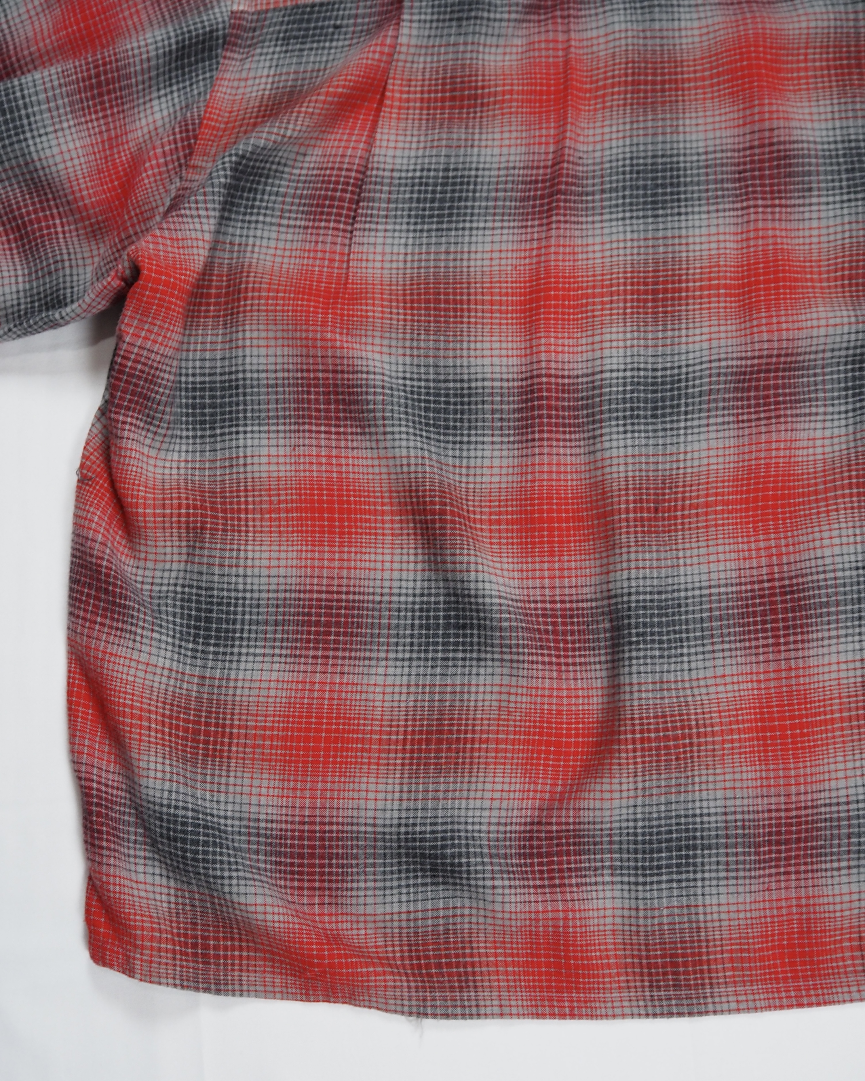 【5/6(水) 20:00入荷】60’s レーヨンオンブレシャツ レッド×グレー の画像 12