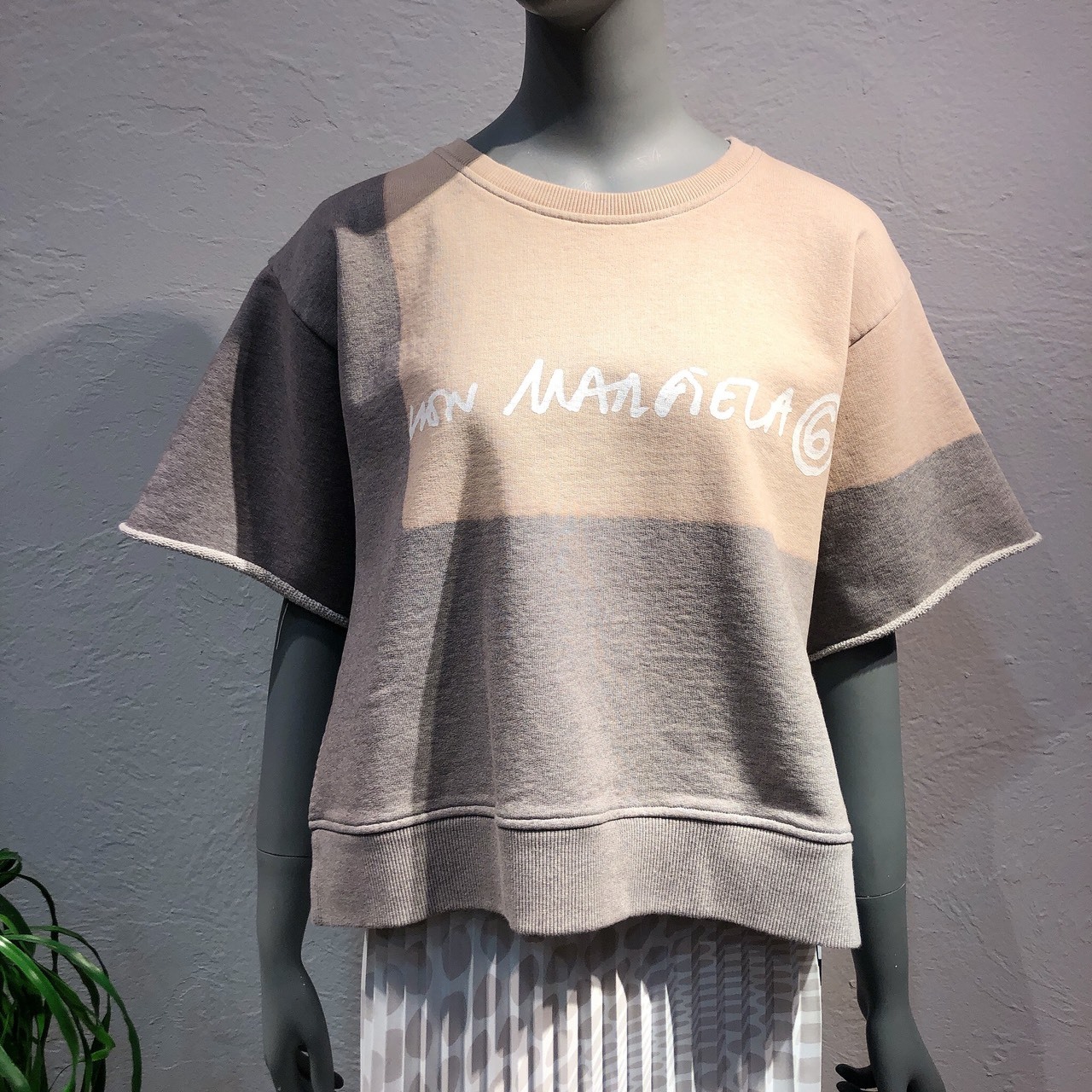 Mm Maison Margiela メゾンマルジェラ ショート丈 半袖トレーナー phare ファーレ オンラインショップ Mm Maison Margiela メゾンマルジェラ ショート丈 半袖トレーナー phare ファーレ オンラインショップ