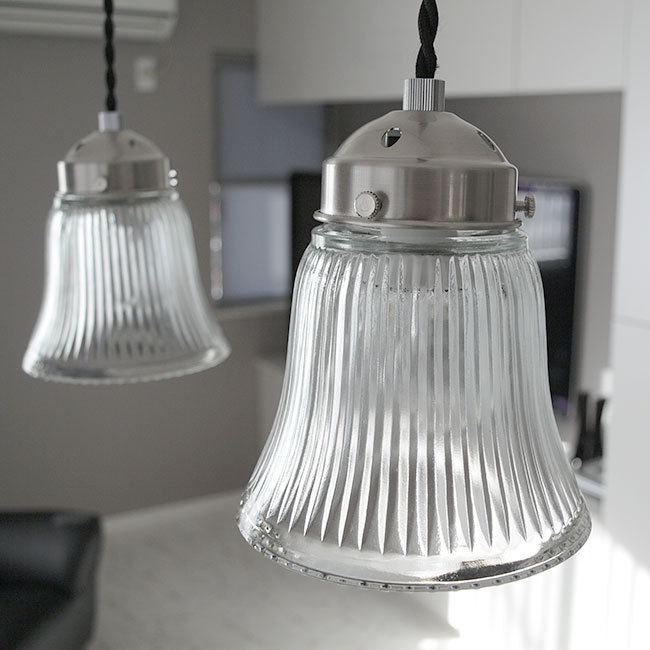 ごちゃごちゃしがちな夏の洗面所に♪きちんと感があるライトを！