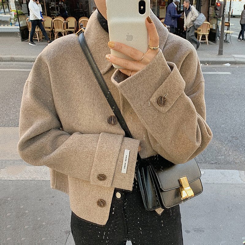 1枚は欲しいベーシックなアウター ディース 秋冬 長袖 ショート丈 カジュアル ママコーデ アースカラー オフィスカジュアル 通勤 代 30代 40代 Ailla アイラ