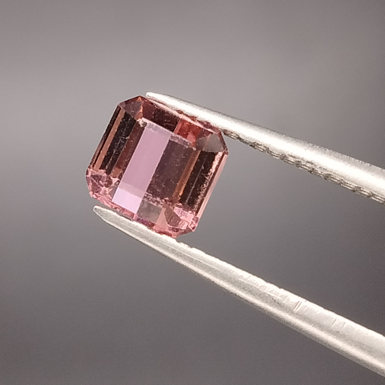 プリンセスカットがかわいい甘めピンクトルマリン【0.89ct/5.2×5】