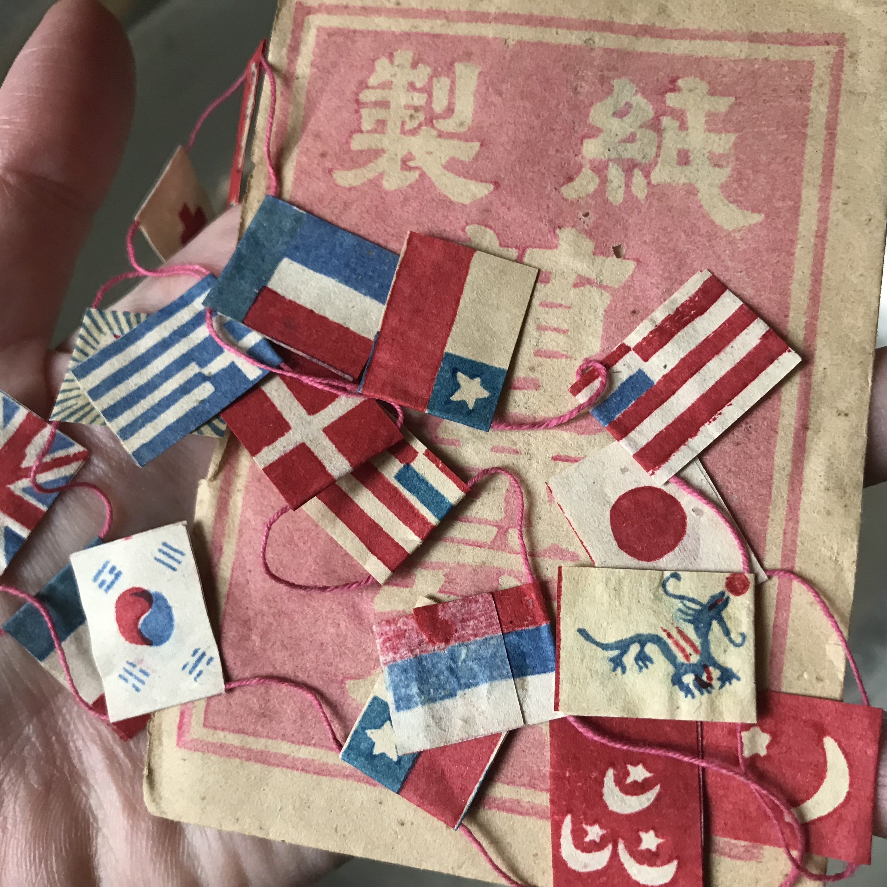 小さい 可愛い 1900年代初頭 紙製万国旗 実用外百貨店 レトロ珍品 モラトリアム