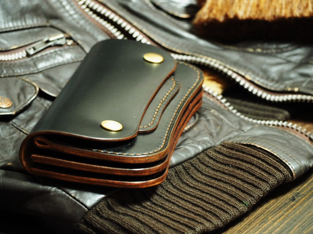 Horween社クロムエクセル Bk トラッカーズウォレットtype1 タンナーstamp有り ヴィンテージを目指す革小物 マクラメ編みジュエリー The Craftsman S