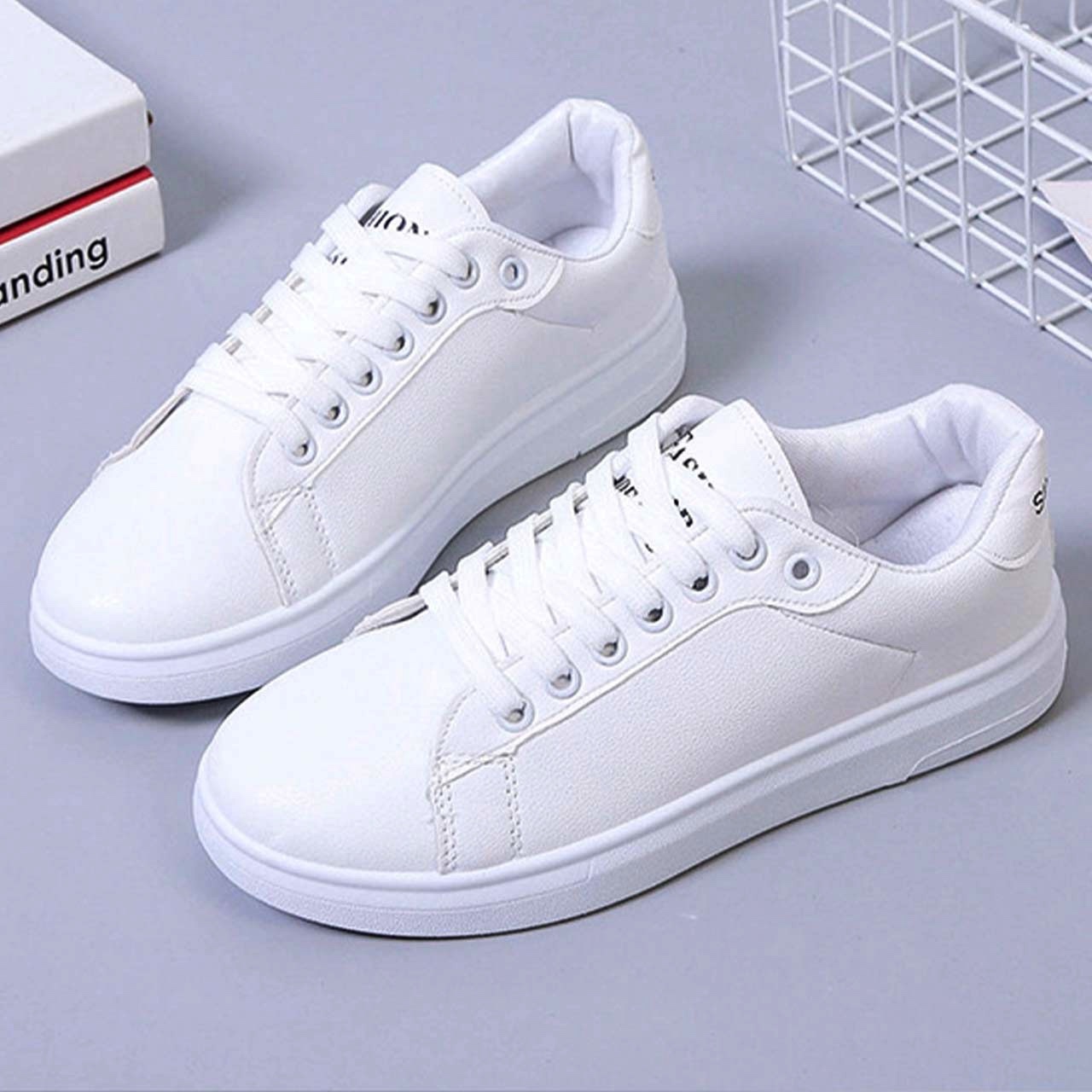 フラットヒールホワイトスニーカー シンプル 白 23cm 25cm Sno