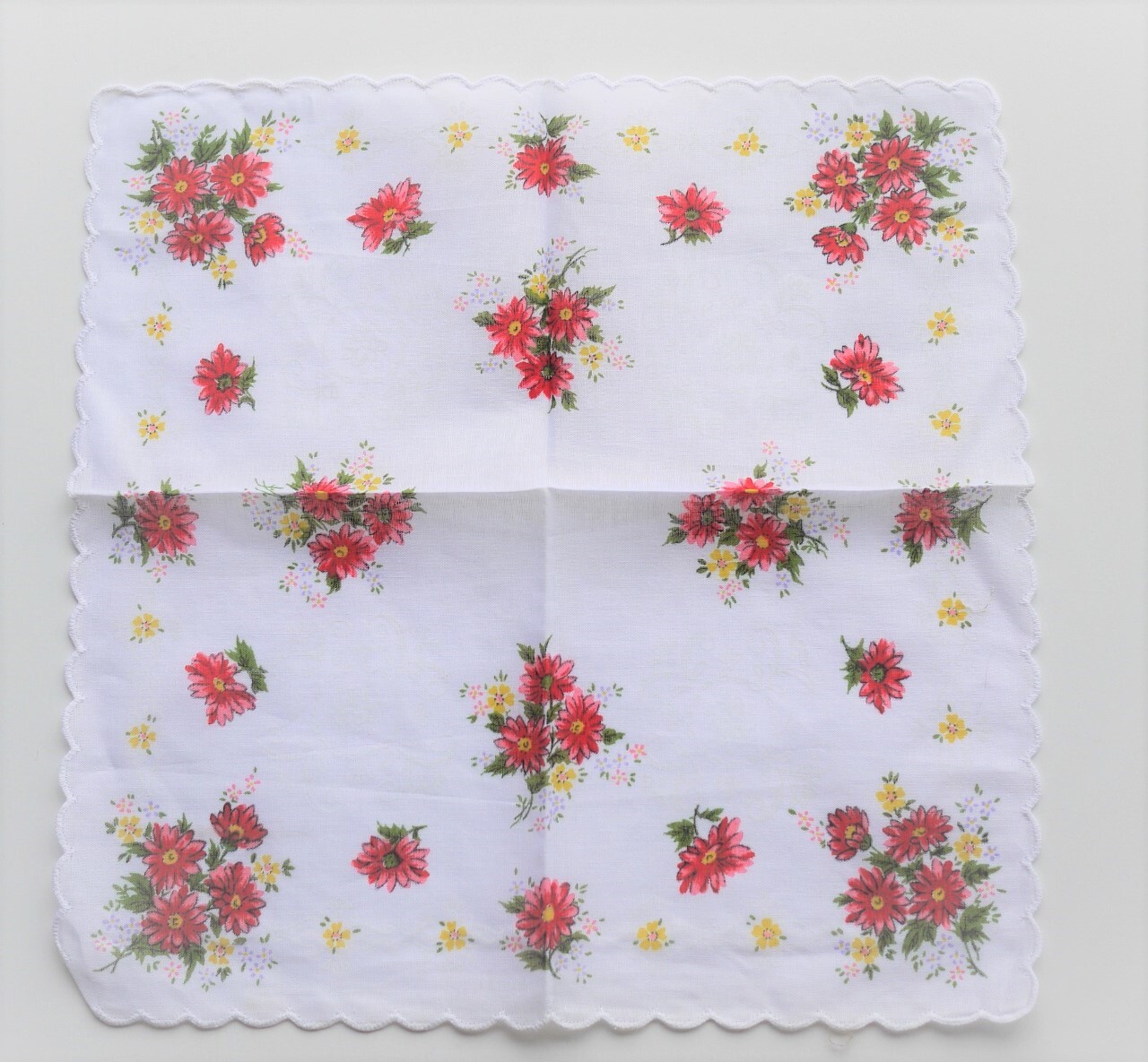 ヴィンテージハンカチ ドイツ 赤い小花 フラワープリント こりすのパン屋