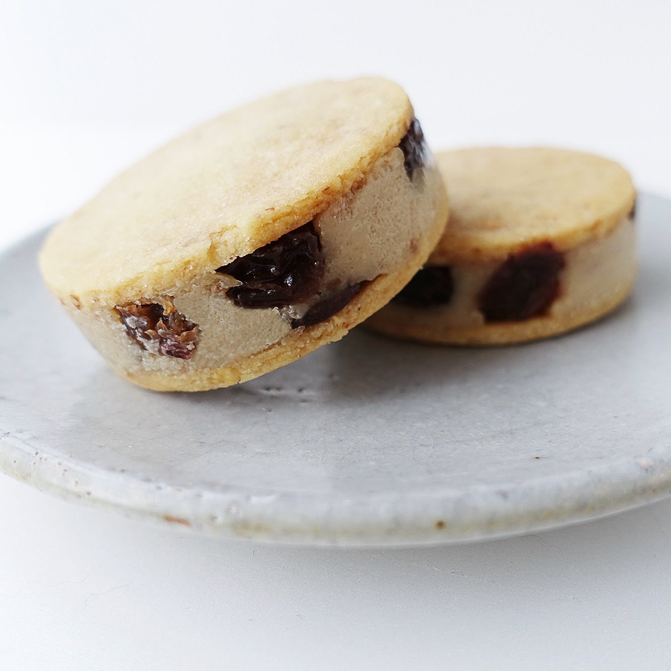 Cold Cookie Sandwich ラムレーズン Umitomori Cold Cookie Sandwich ラムレーズン Umitomori