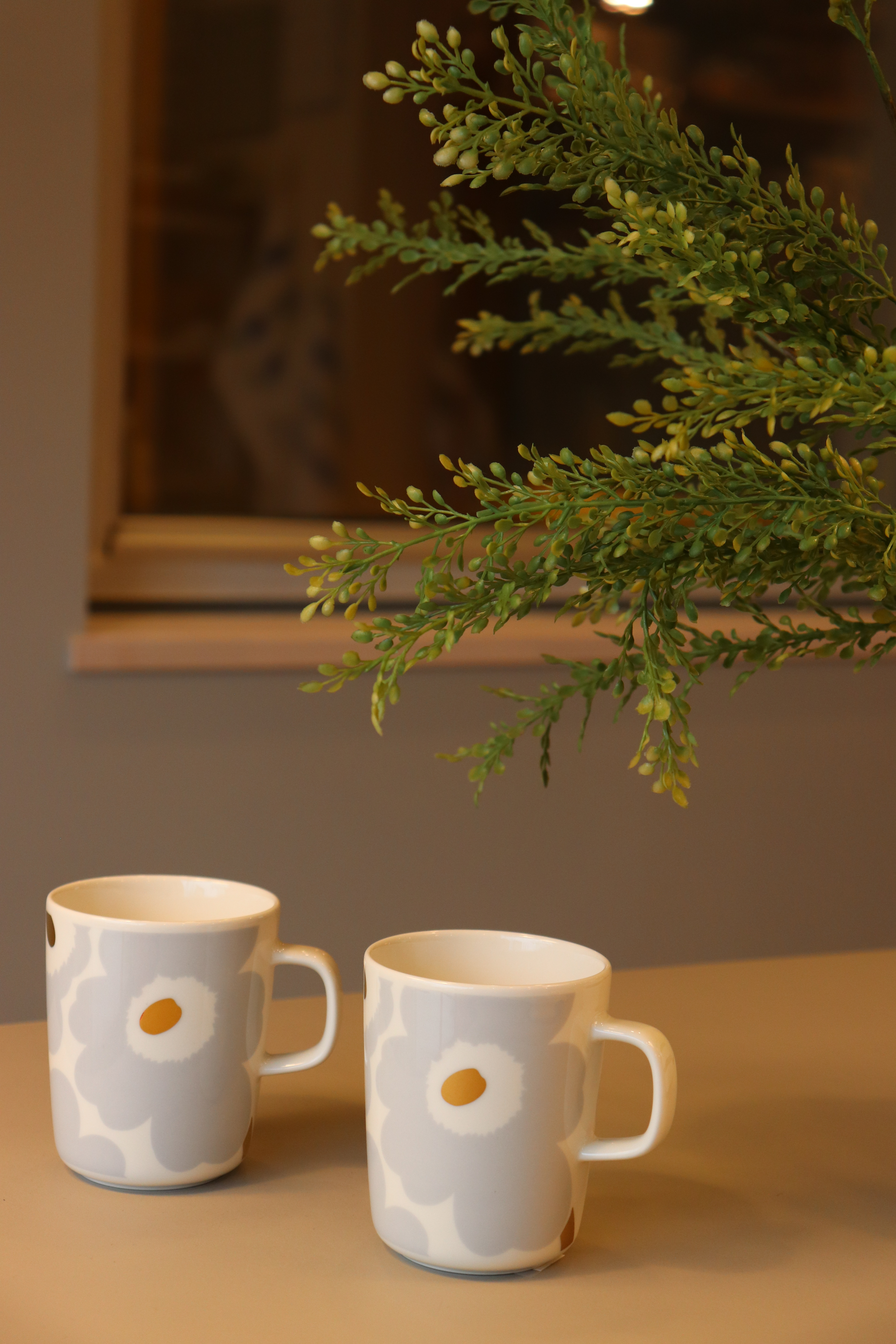 Marimekko マリメッコ Unikko マグカップ250ml ホワイト グレー ゴールド Linnel Home Furnishing Marimekko マリメッコ Unikko マグカップ250ml ホワイト グレー ゴールド Linnel Home Furnishing