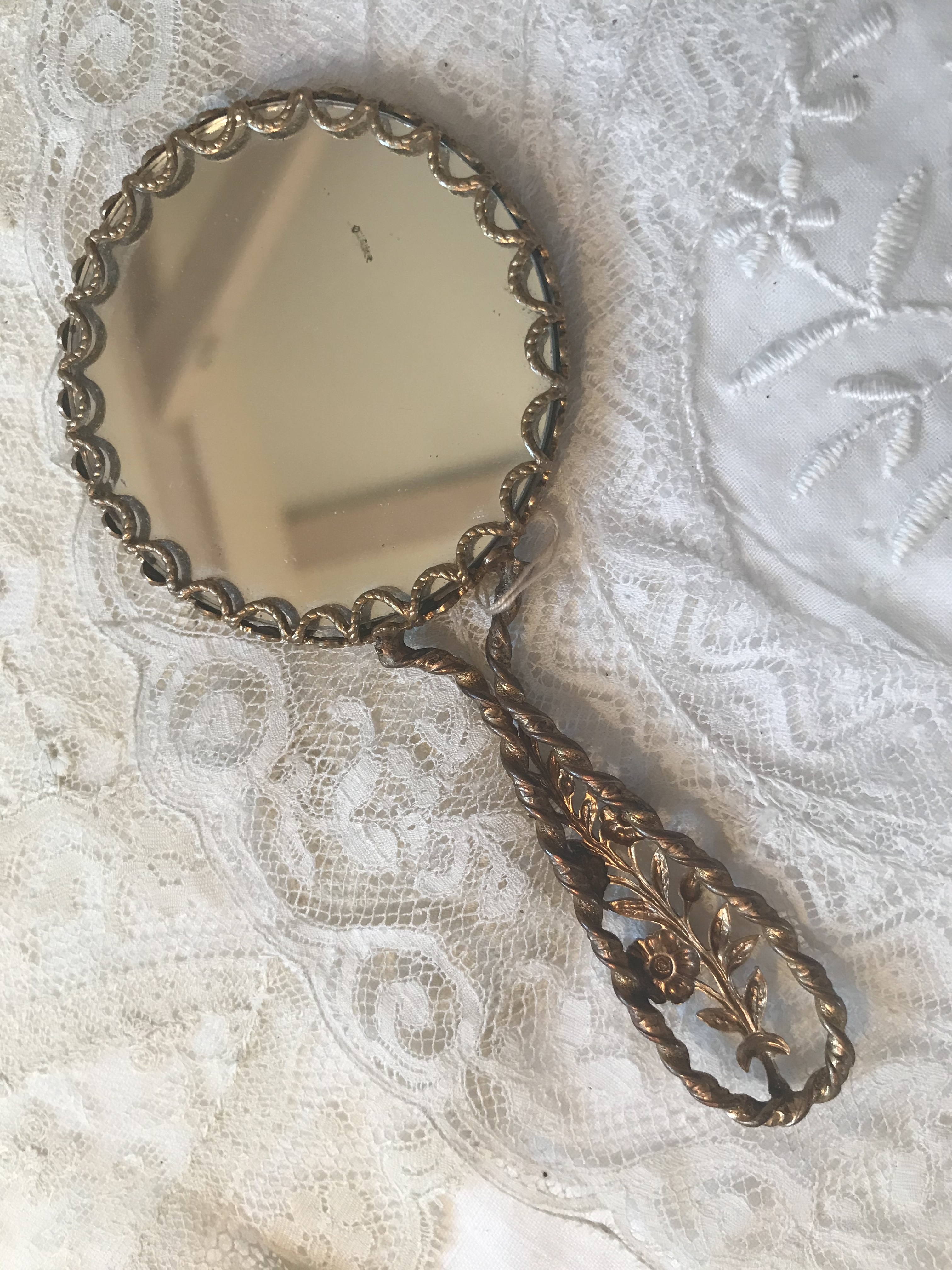 ベルギー 小花の細工のかわいい小さな手鏡 株式会社antiquerose 山岡 ベルギー 小花の細工のかわいい小さな手鏡 株式会社antiquerose 山岡