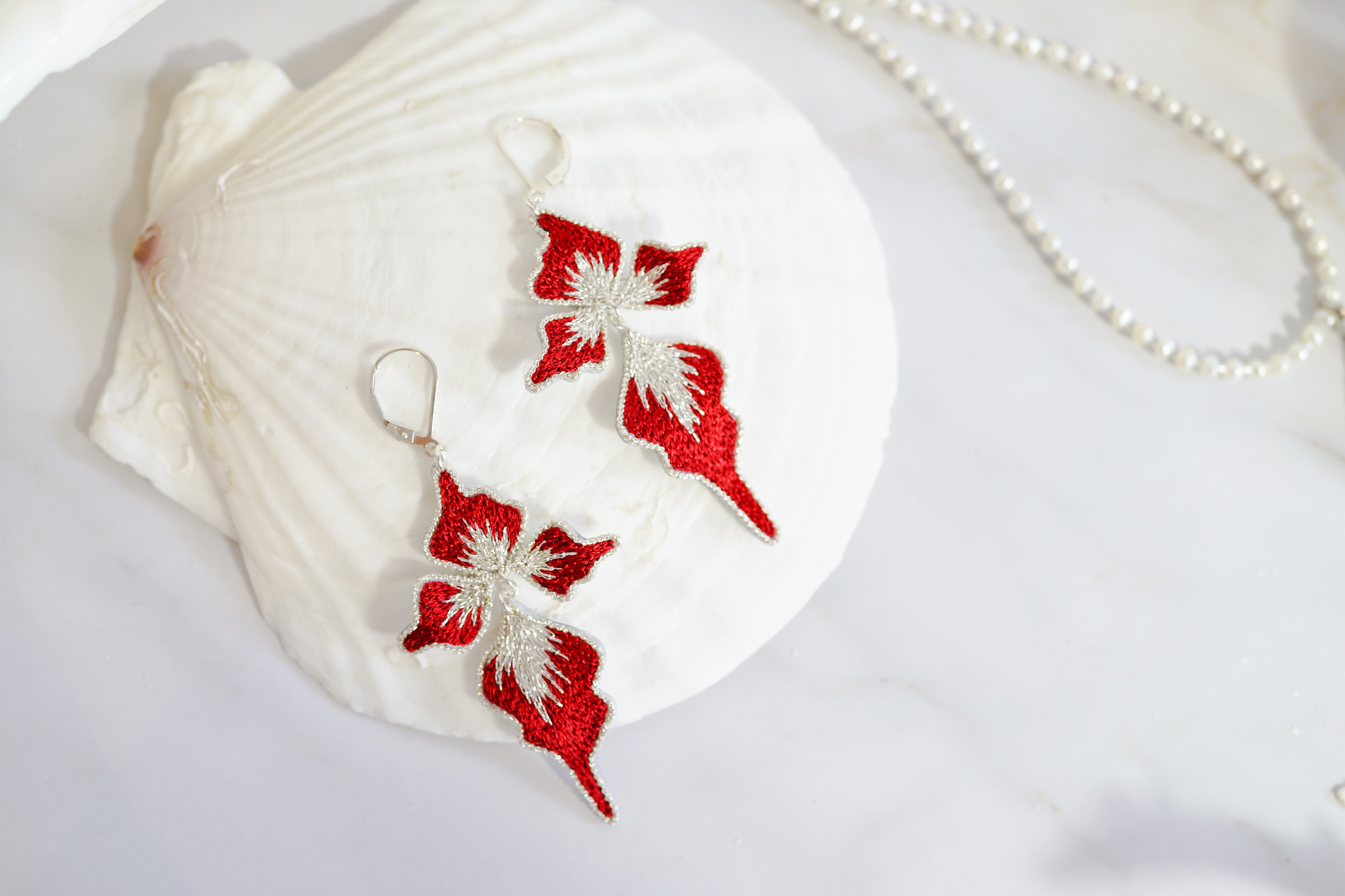 【刺繍ジュエリー】 petals red✴︎ ▽注文時に、ピアス/イヤリングお選びいただけます。