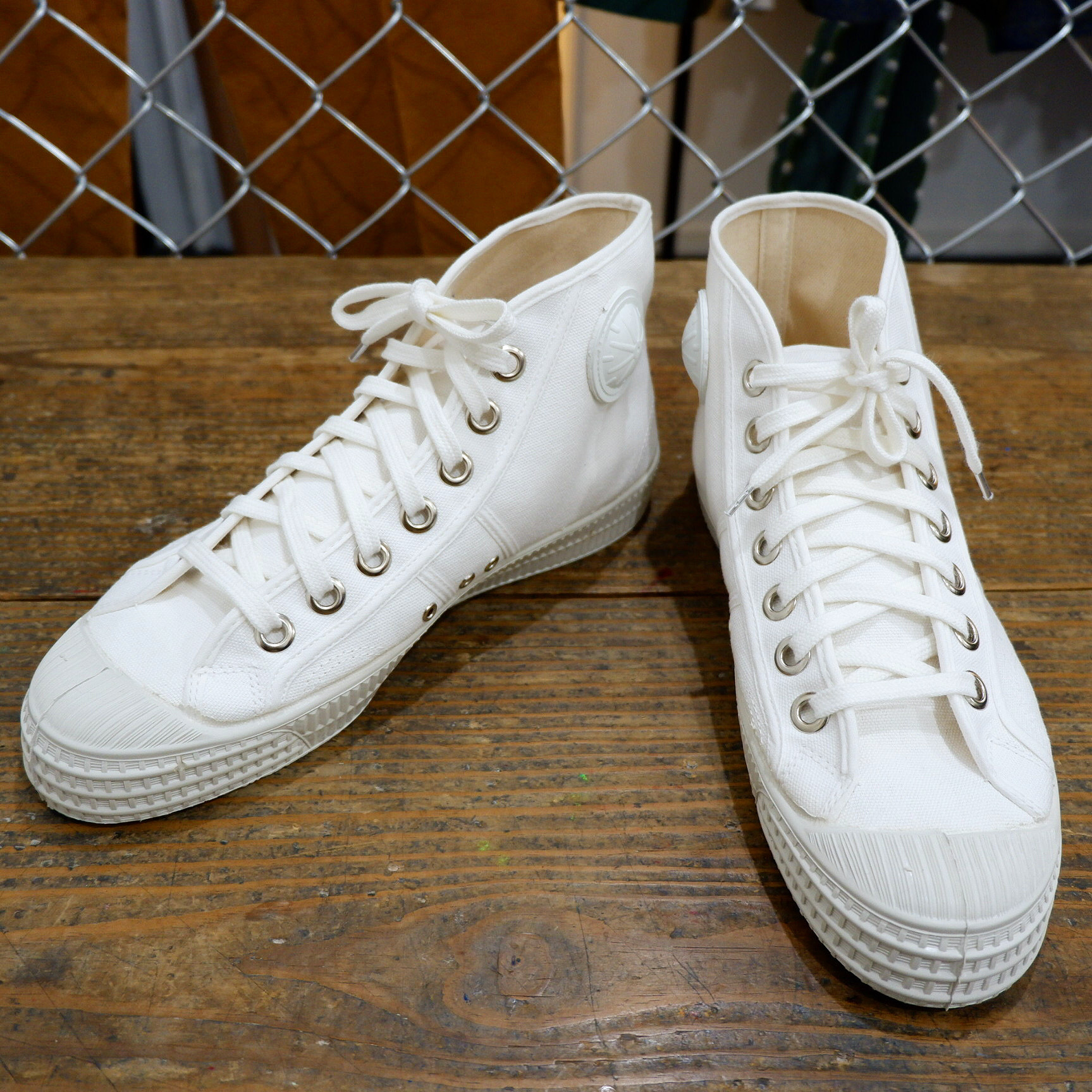 Dead Stock チェコ軍 ハイカット キャンバススニーカー White 横浜 石川町 古着屋 Sheol