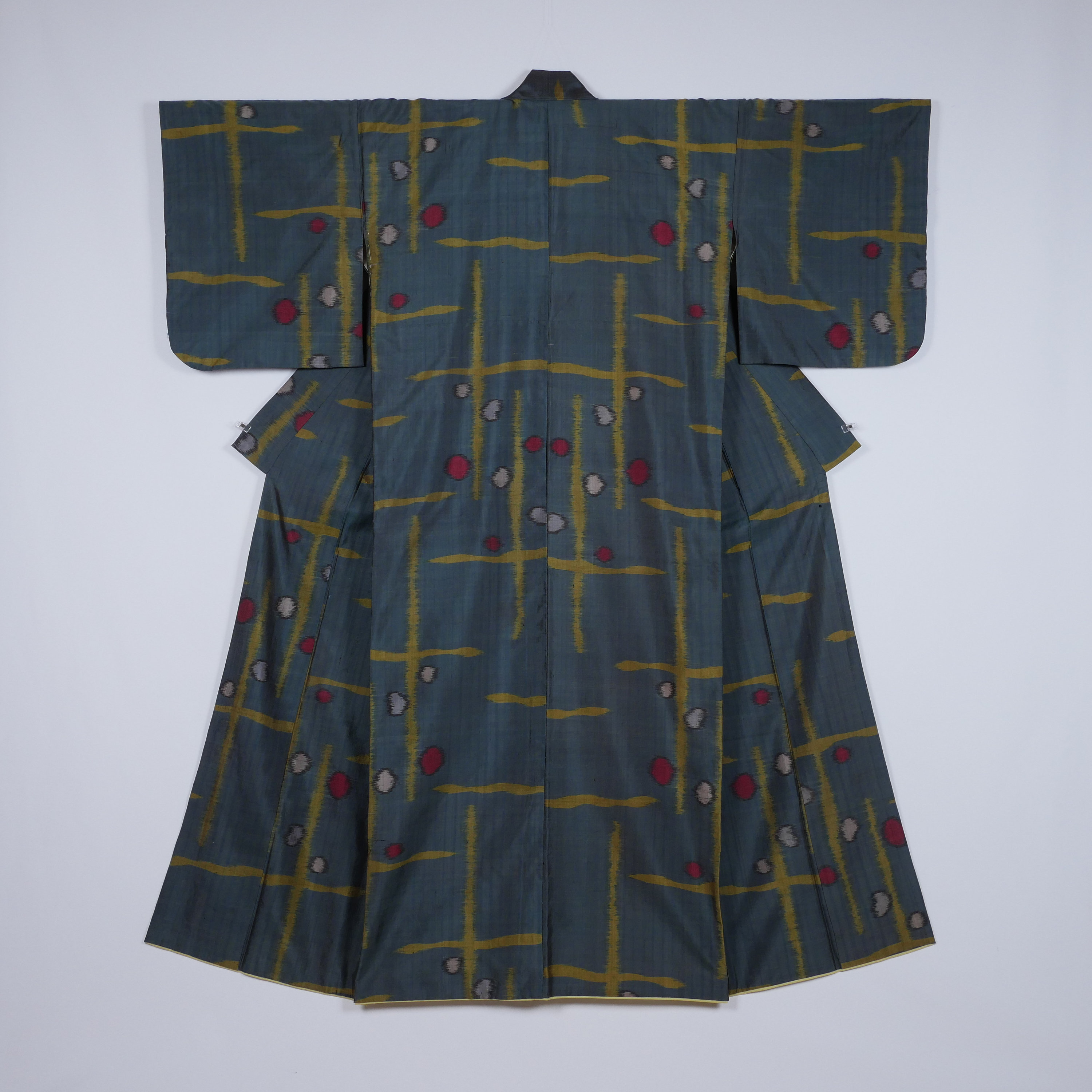 正絹 抽象的デザイン 銘仙着物 Vintage Green Meisen Kimono With An Abstract Design Tokyo Wonder Store 正絹 抽象的デザイン 銘仙着物 Vintage Green Meisen Kimono With An Abstract Design Tokyo Wonder Store